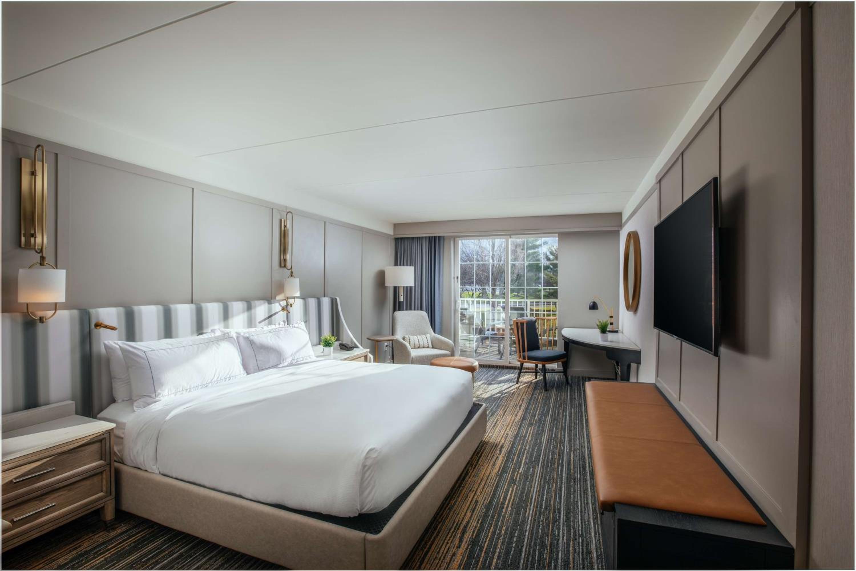 King Room with Balcony and Forest or Town View - Photo 1