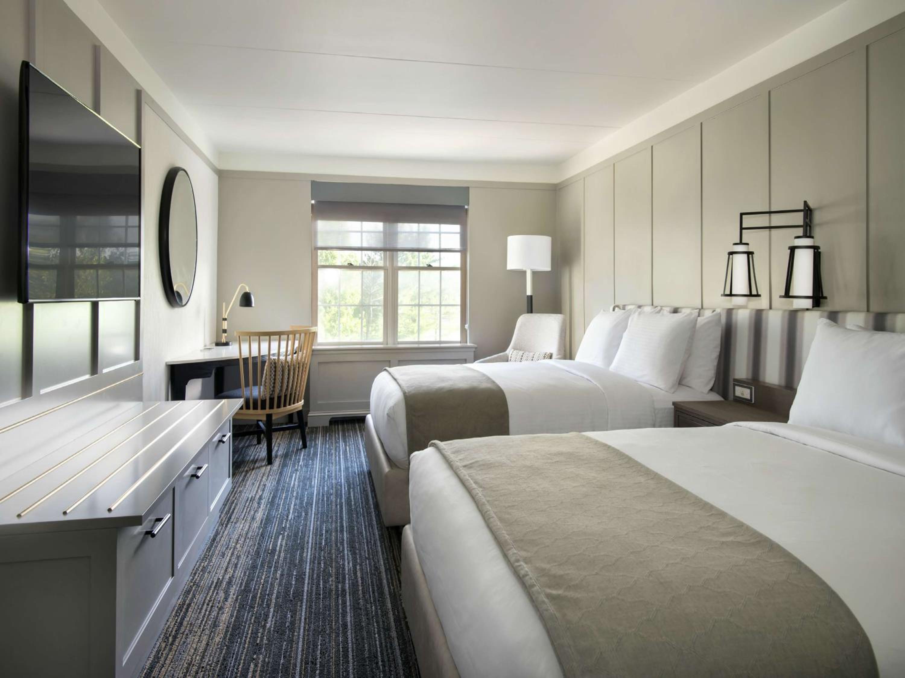 Queen Room with Two Queen Beds - Photo 3