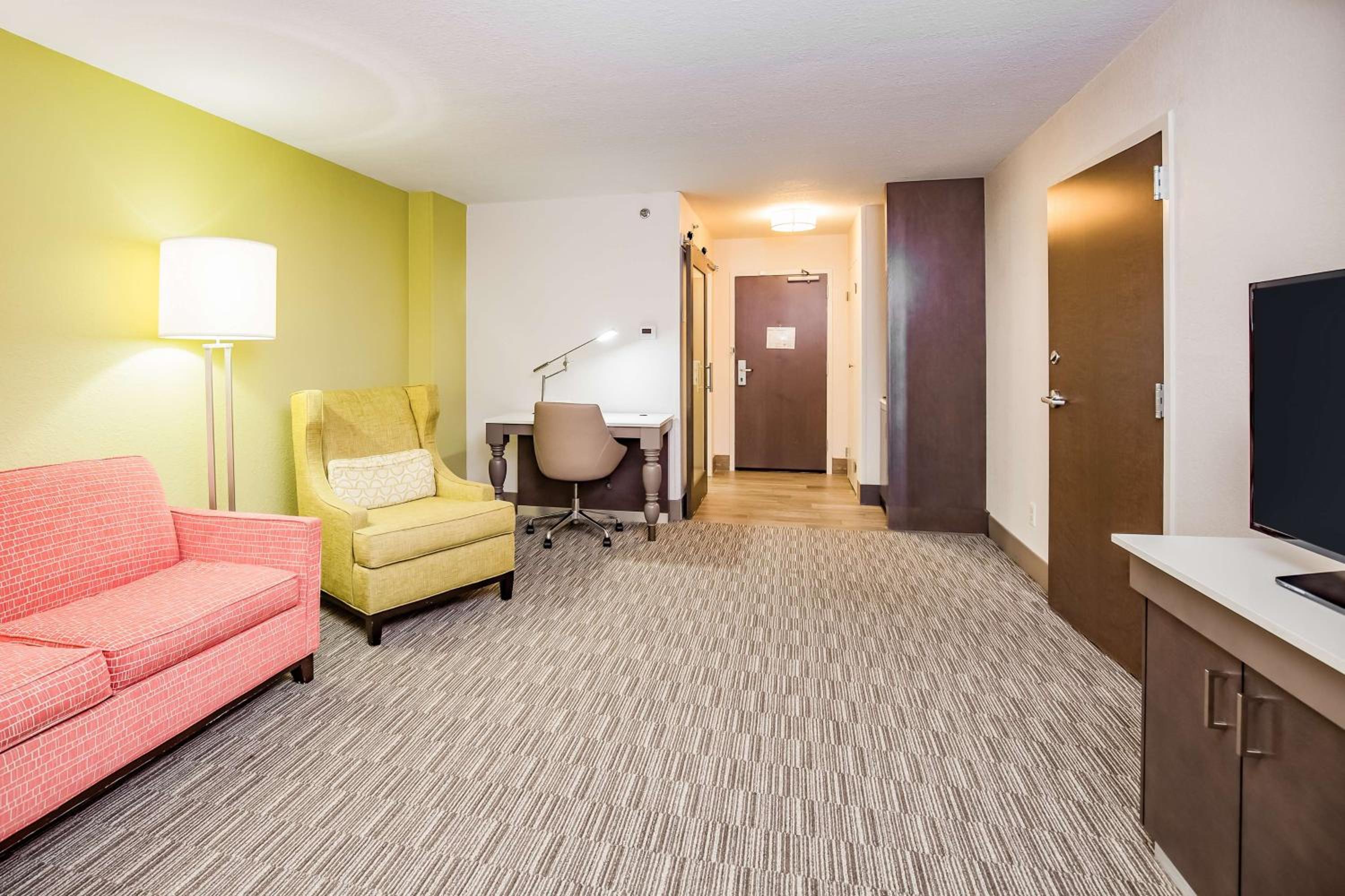 One-Bedroom King Suite photo 1