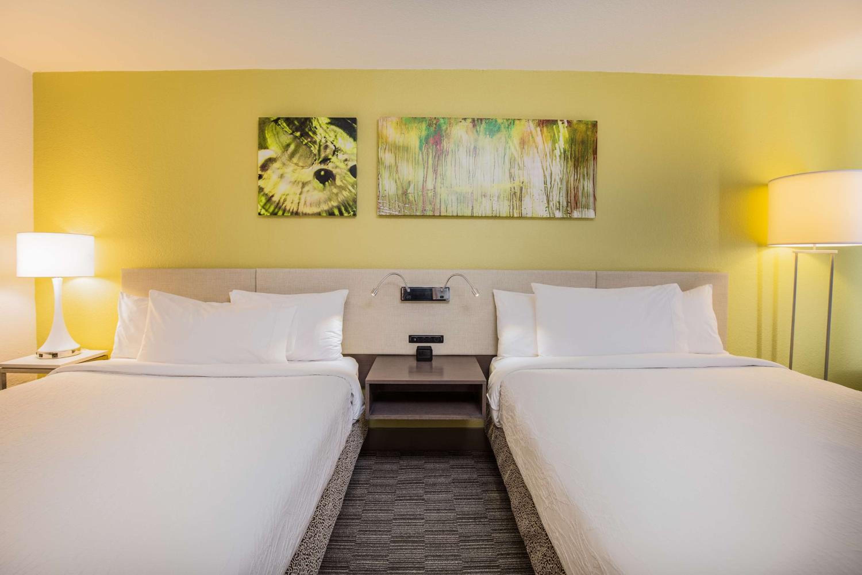 Queen Room with Two Queen Beds and Balcony - Pool/Sea View- Non-Smoking