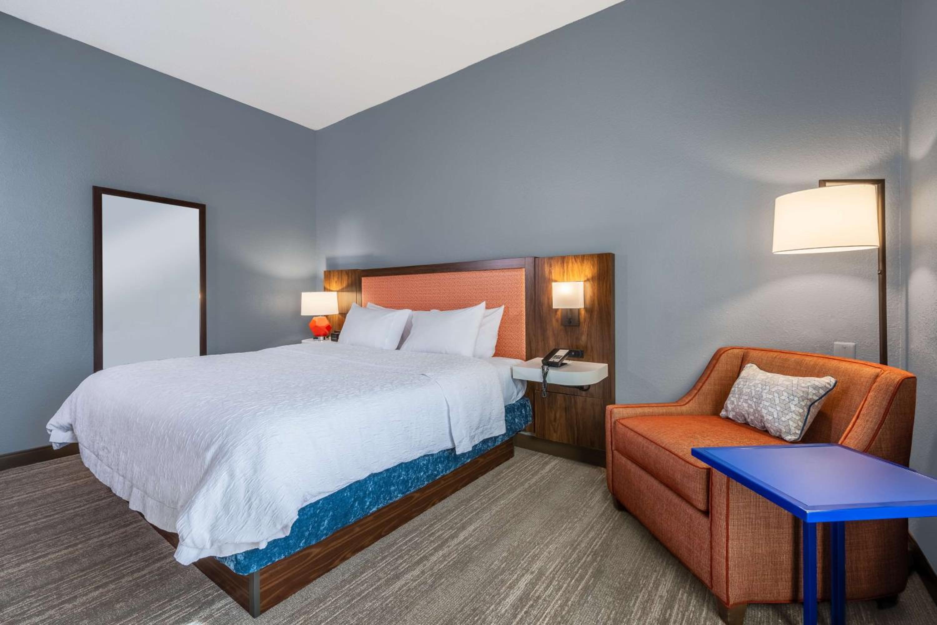 King Room with King Bed - Non-Smoking - Photo 1