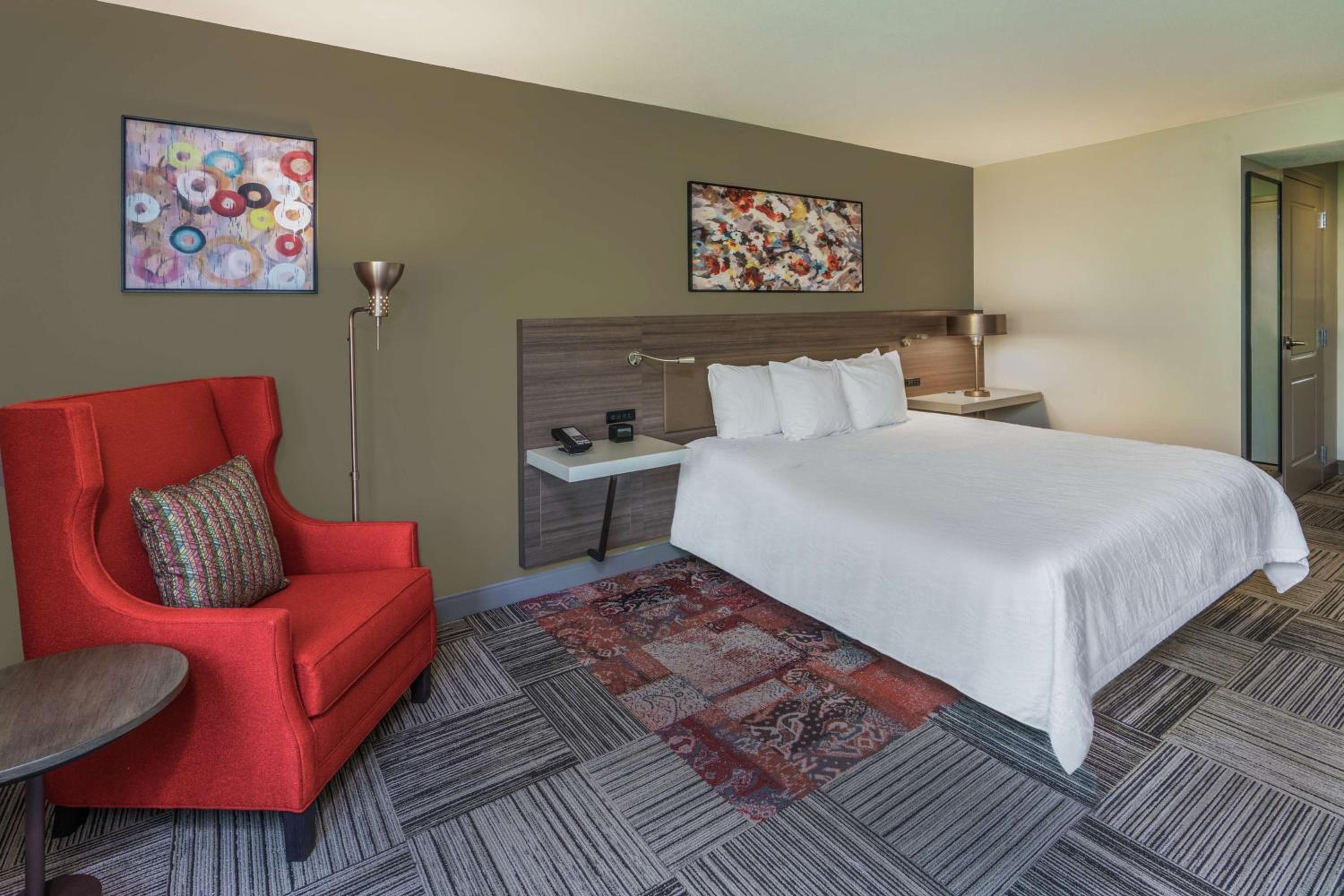 King Room with King Bed - Non-Smoking - Photo 1