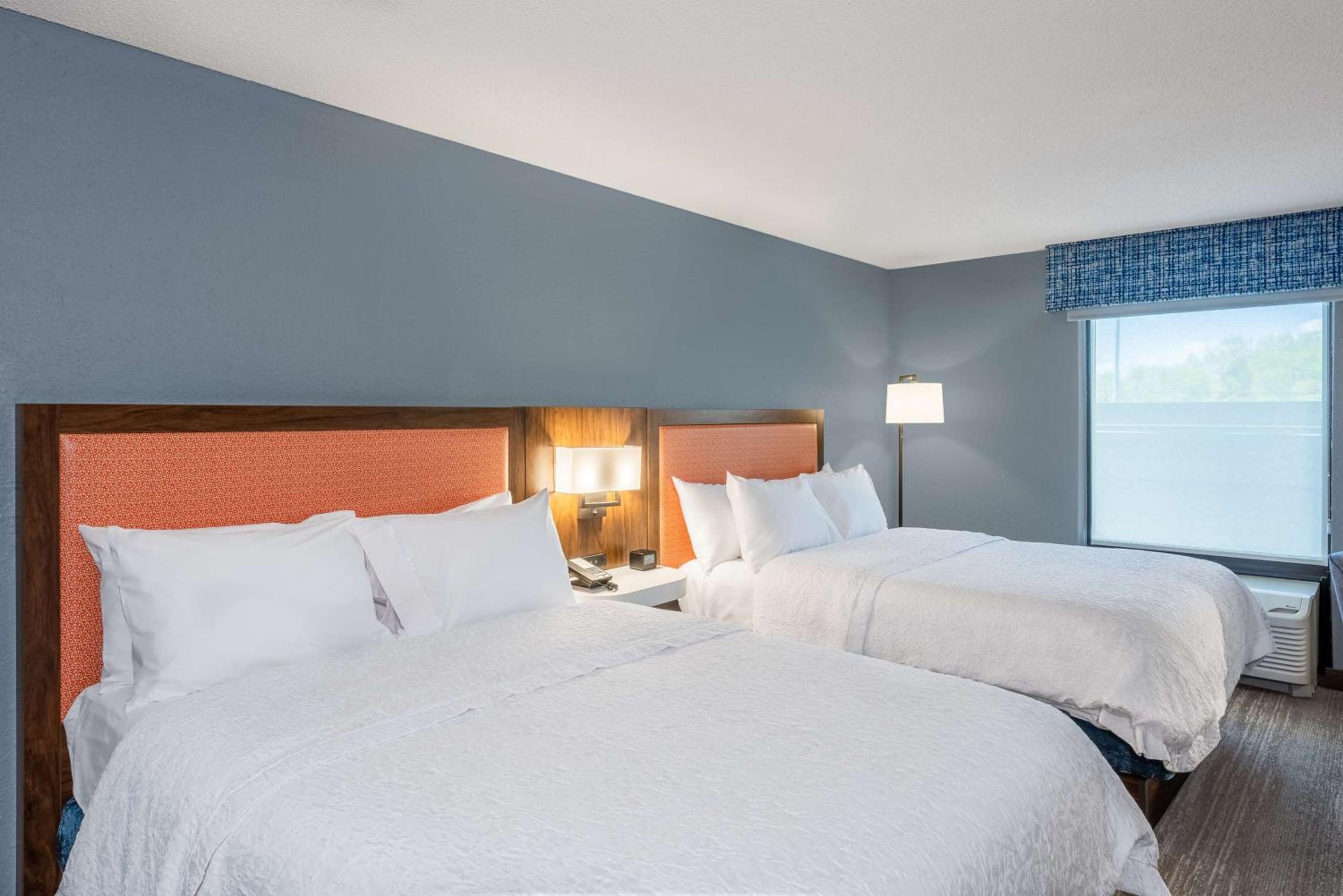 Room with Two Queen Beds - Non-Smoking - Photo 1