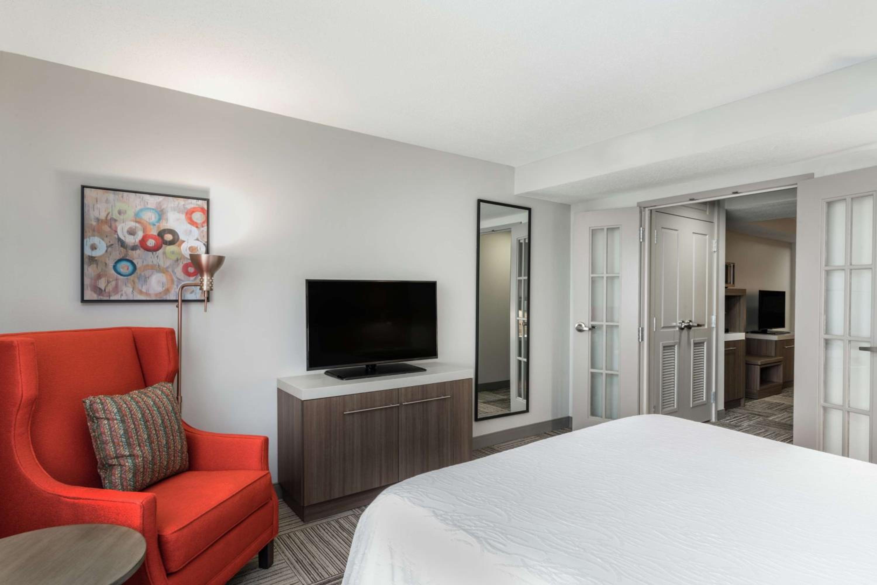 Junior King Suite with Sofa Bed - Non-Smoking photo 1