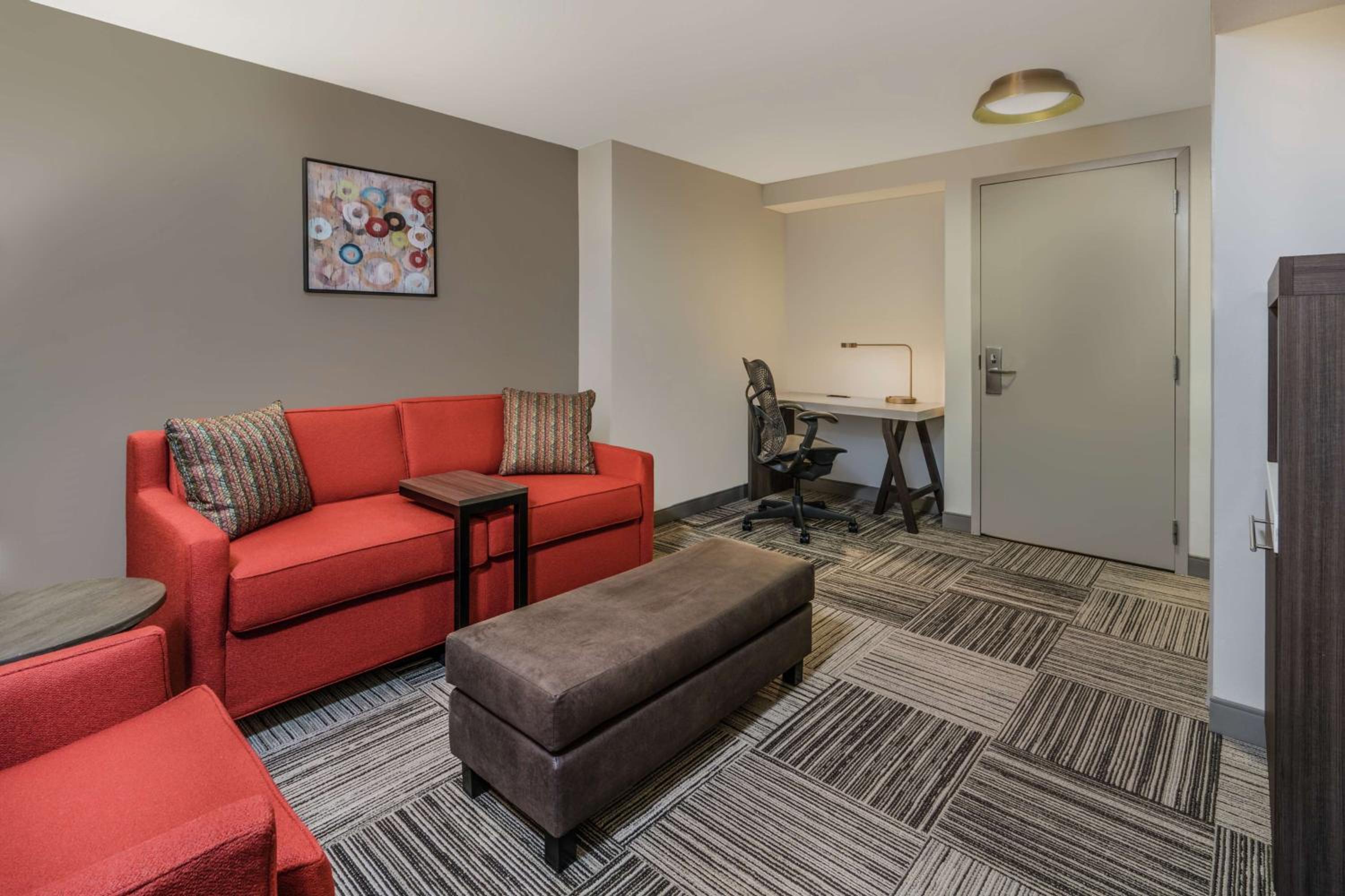 Junior King Suite with Sofa Bed - Non-Smoking photo 3