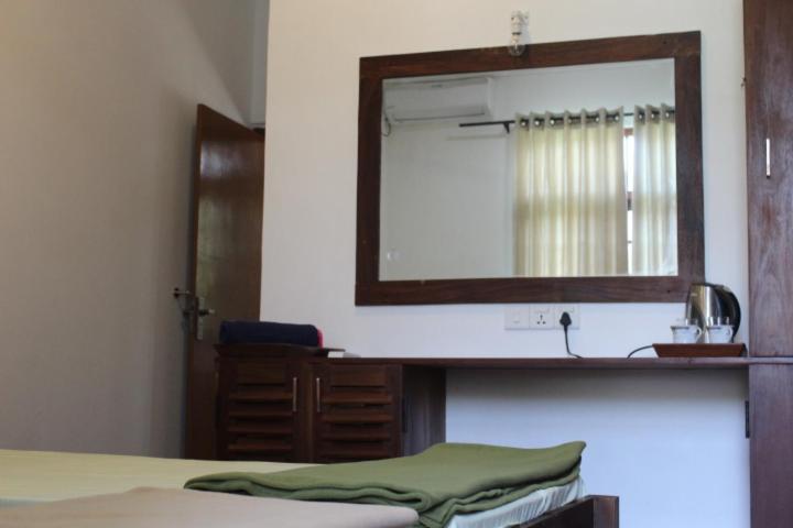 Budget Double Room photo 3