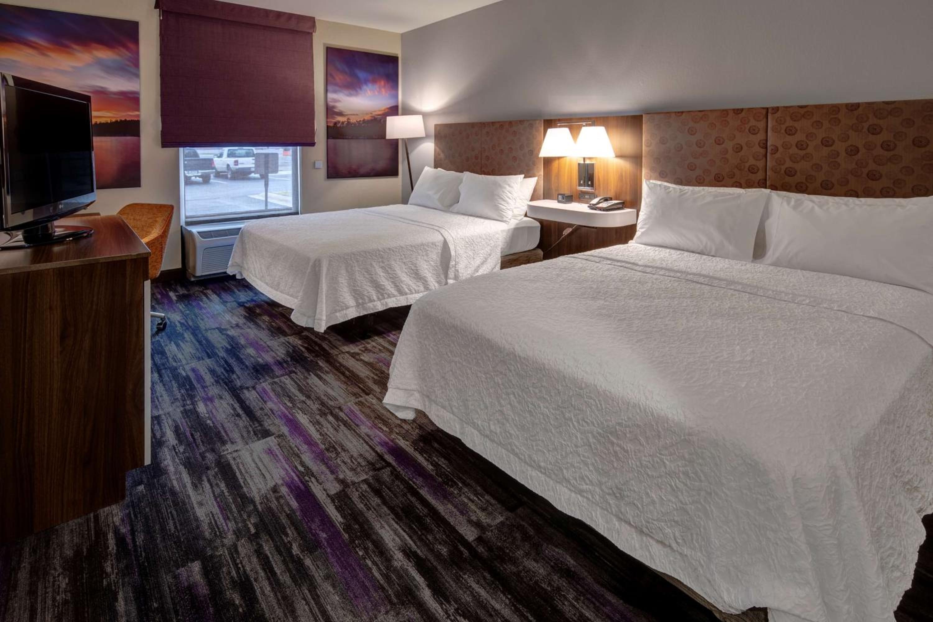 Room with Two Queen Beds - Non-Smoking - Photo 2
