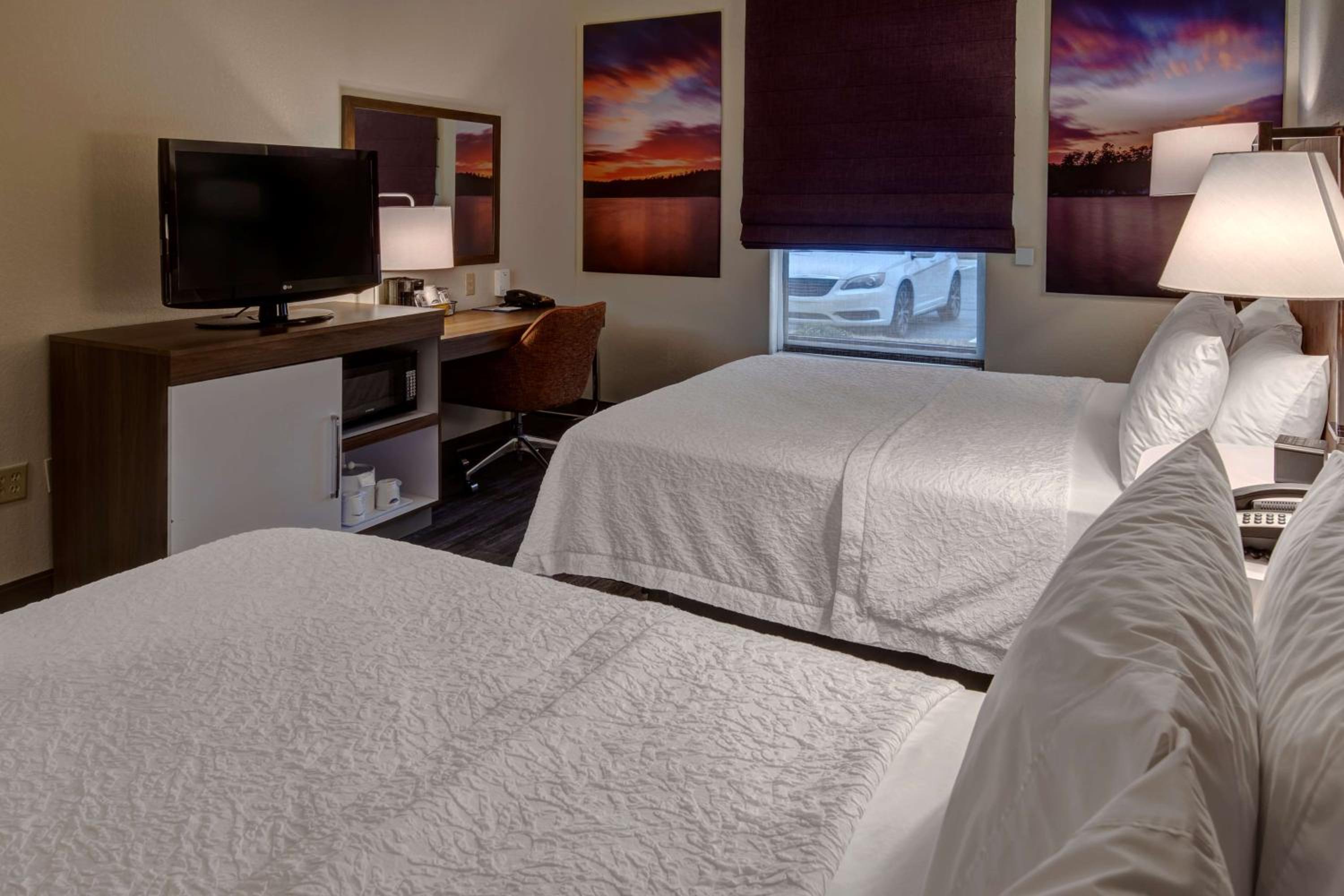 Room with Two Queen Beds - Non-Smoking - Photo 3