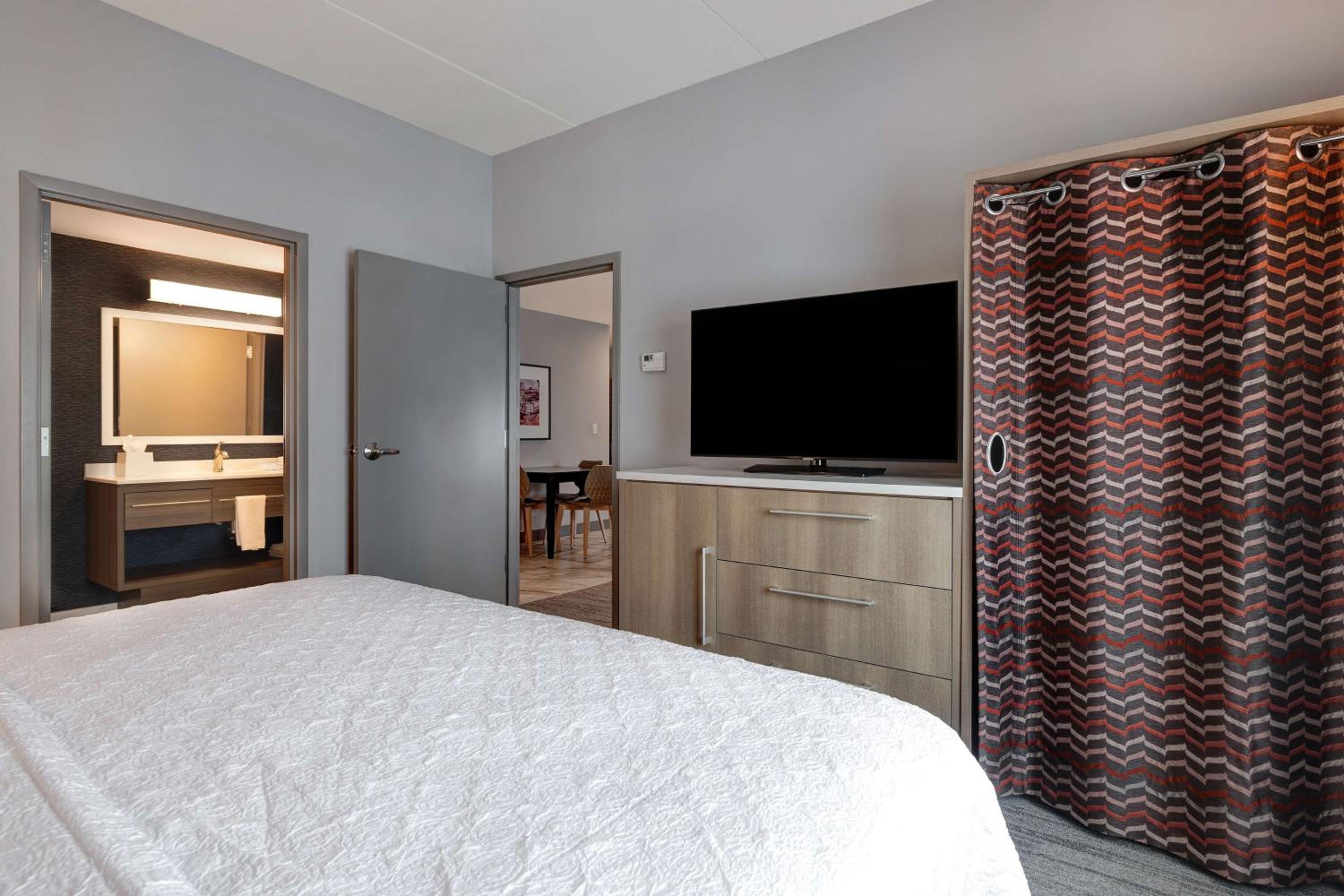 One-Bedroom King Suite - Non-Smoking - Photo 4