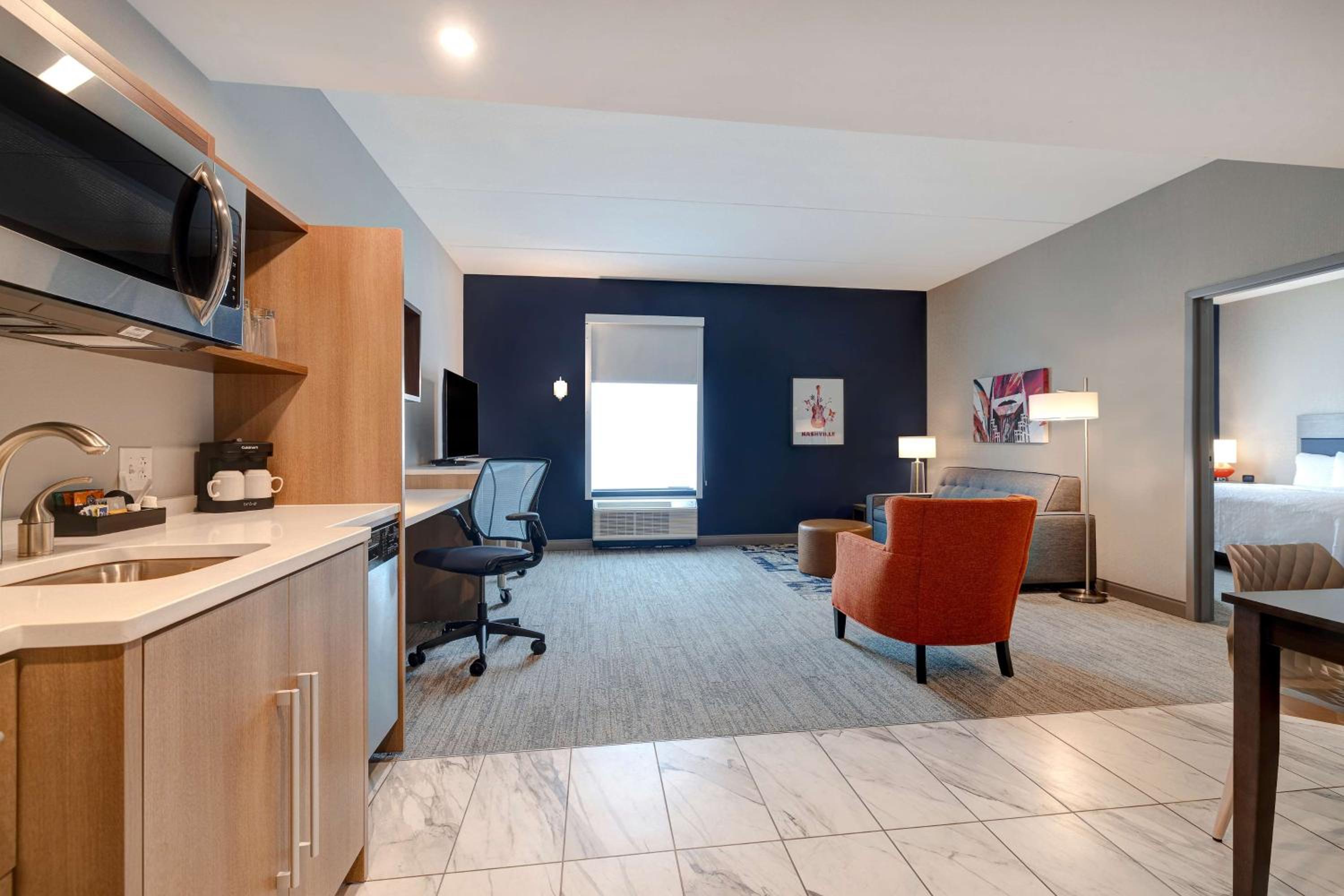 One-Bedroom King Suite - Non-Smoking - Photo 5