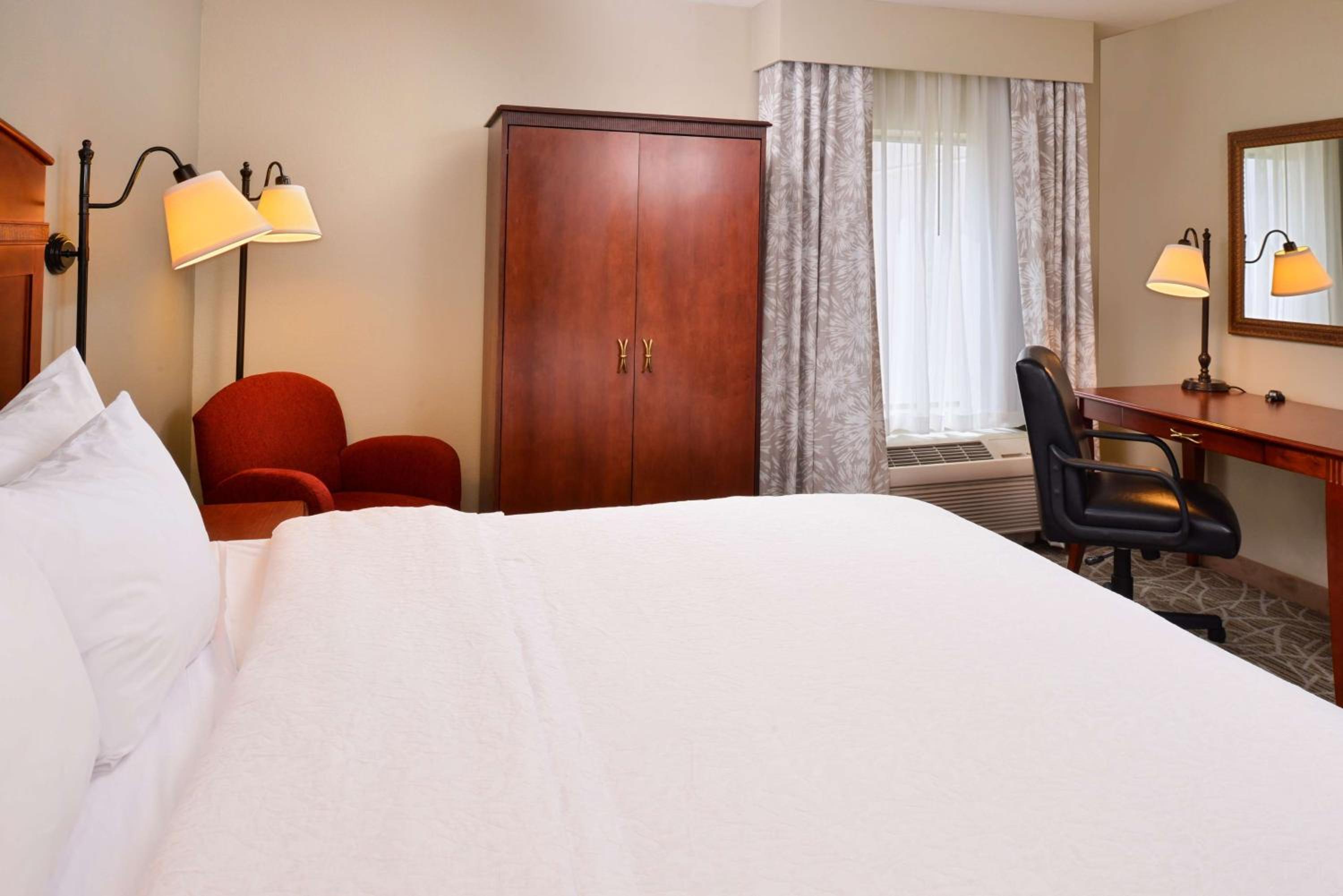 King Room with King Bed - Non-Smoking - Photo 1