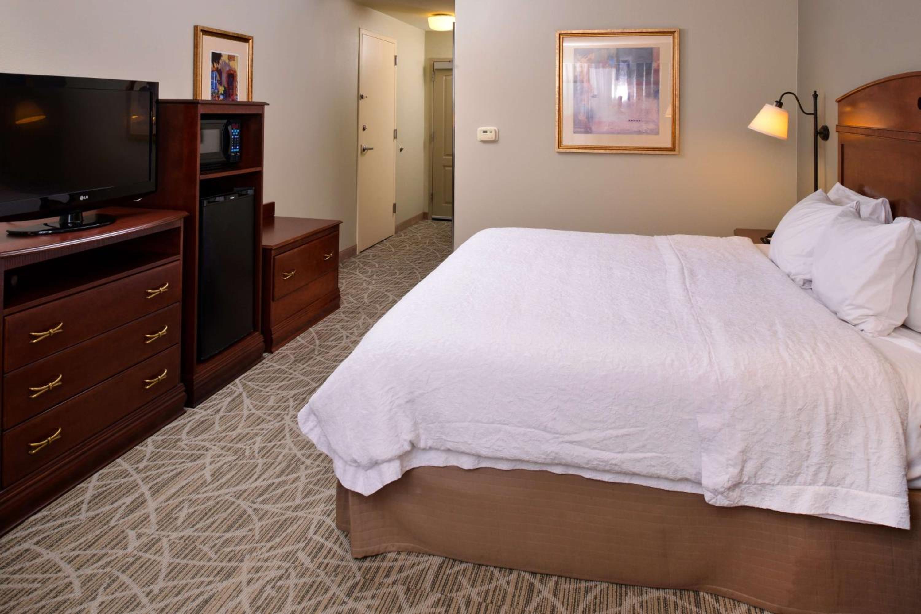 Large King Room - Non-Smoking - Photo 4