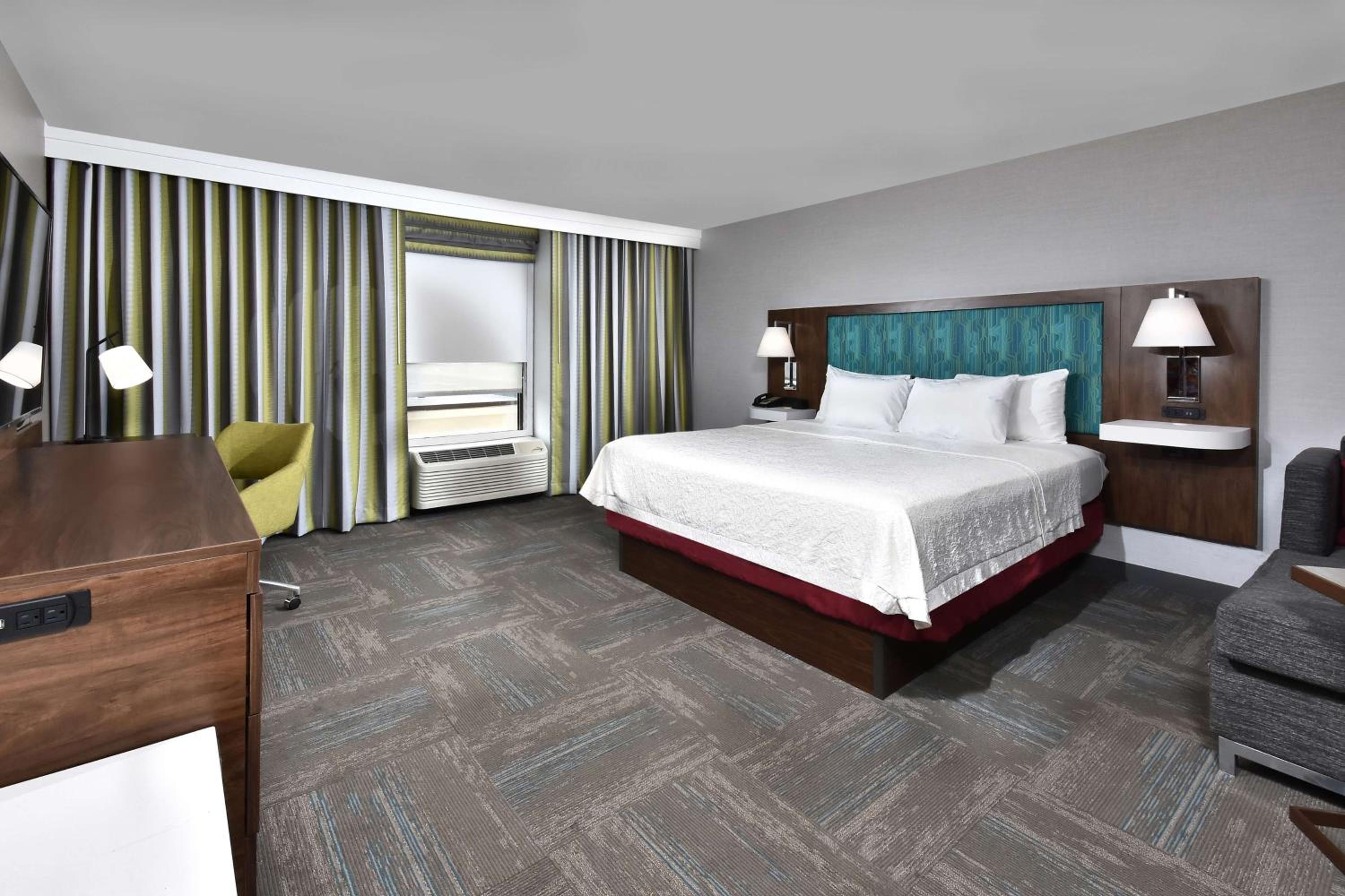 Deluxe King Room photo 3