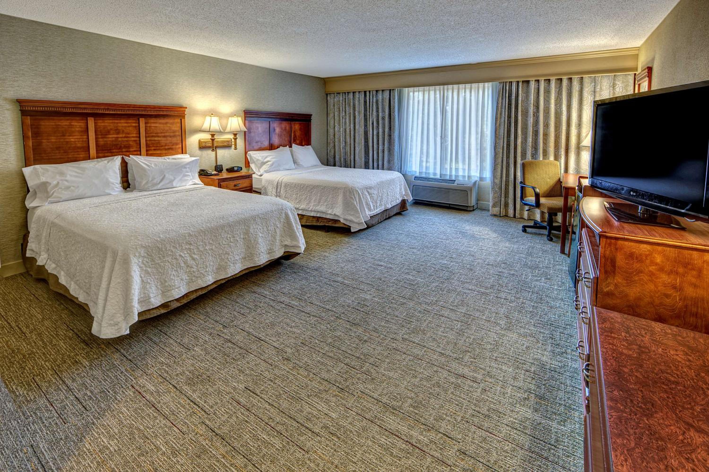 Queen Room with Two Queen Beds - Hearing Access/Non-Smoking photo 1