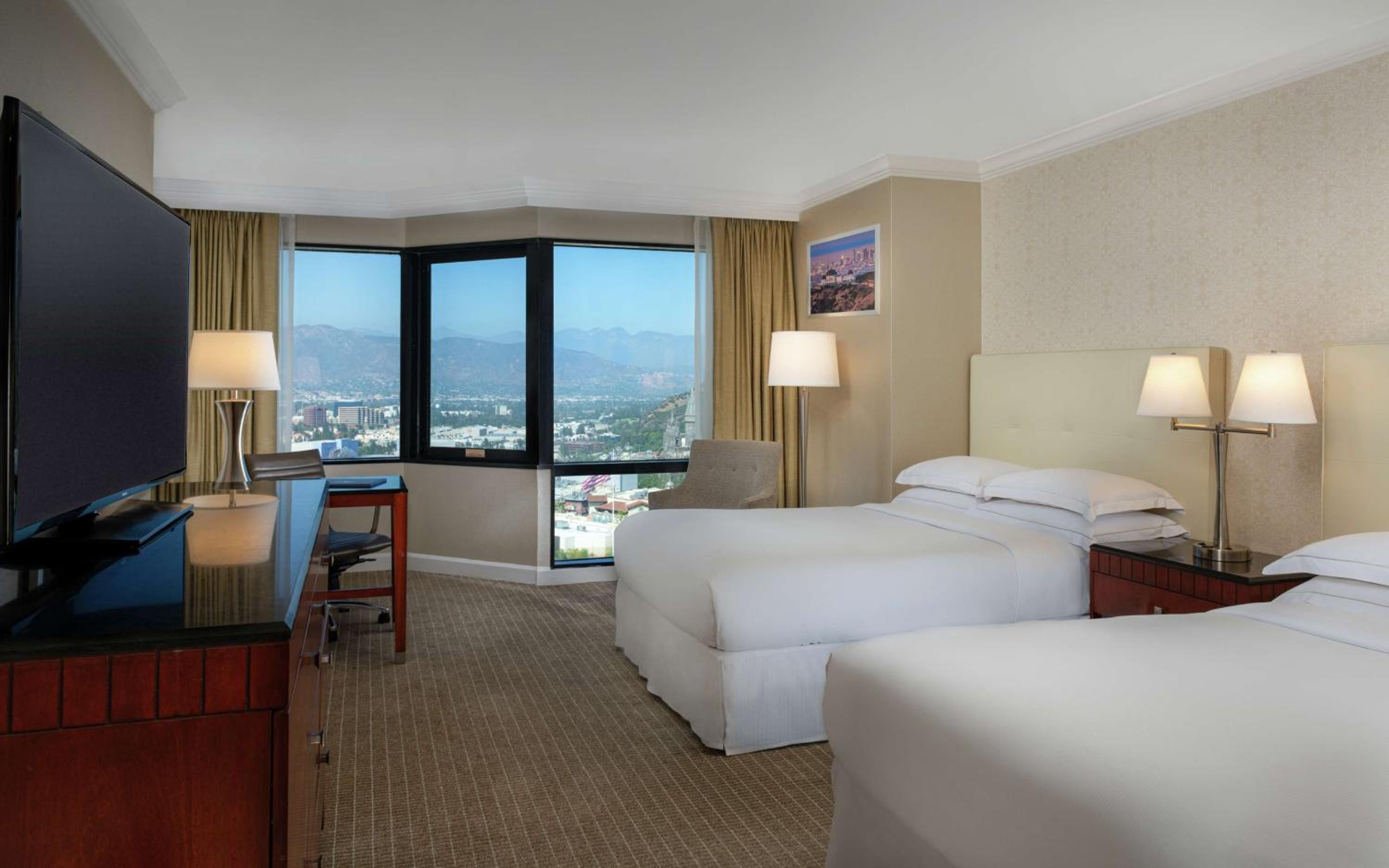 Executive Double Room with Two Double Beds with Universal View