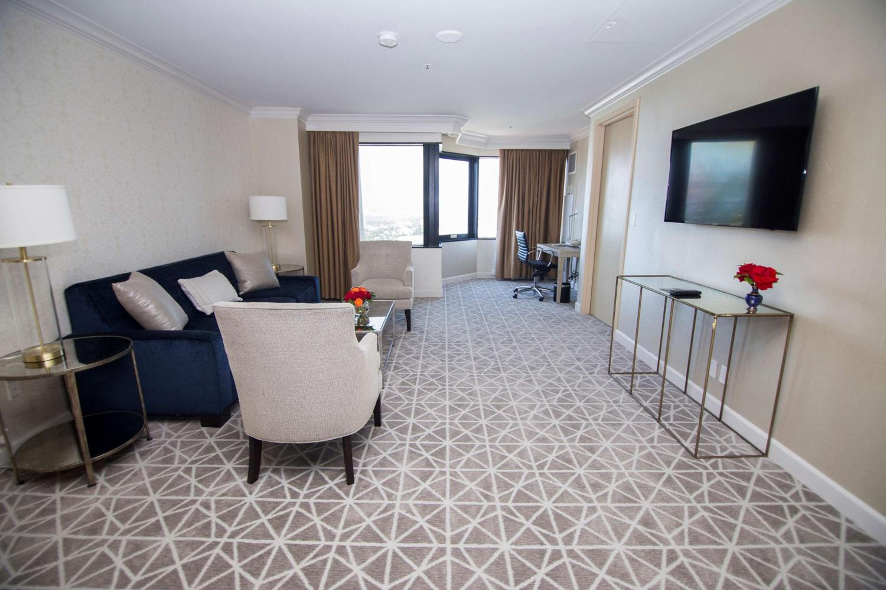One-Bedroom King Suite
