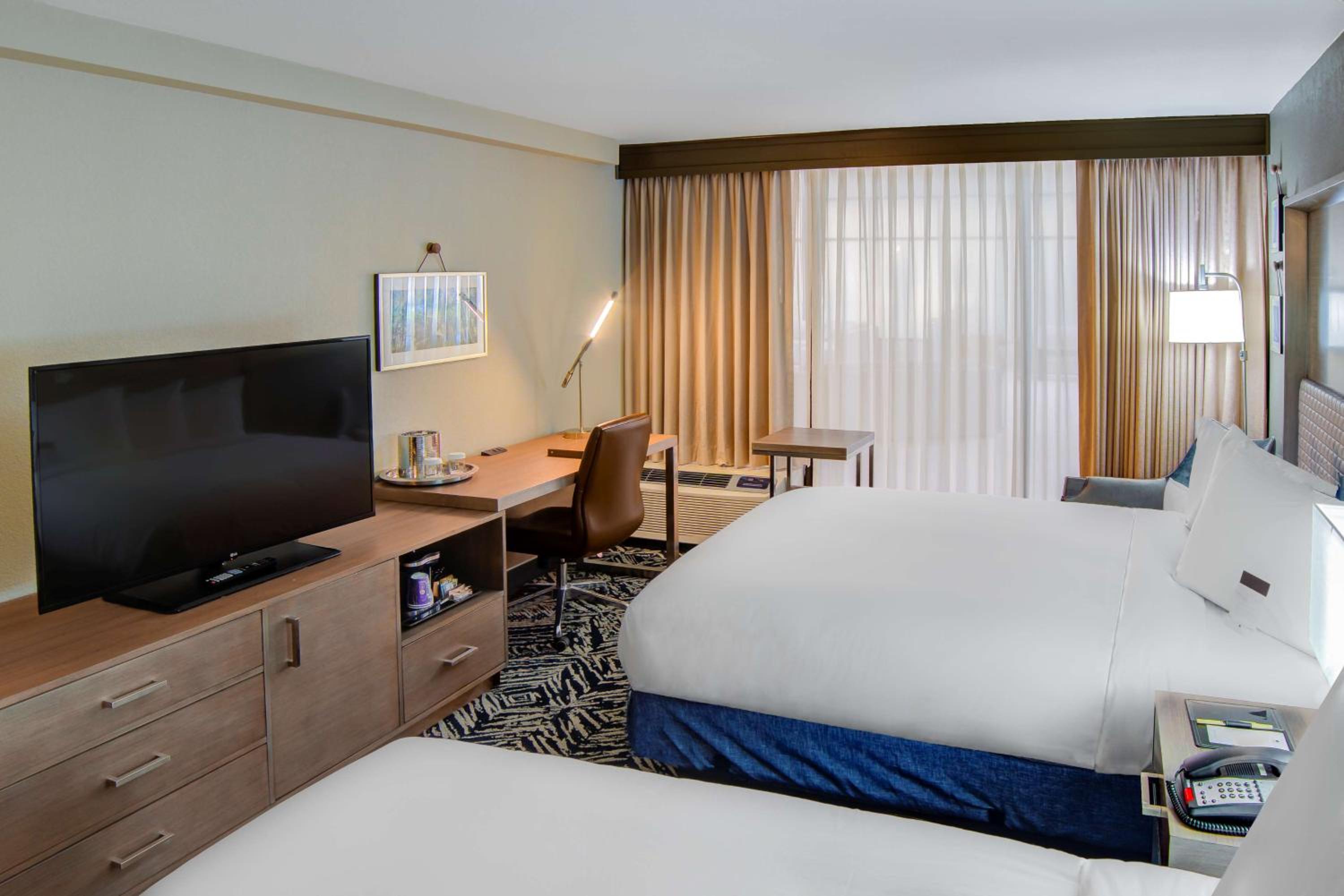 Queen Room with Two Queen Beds - Photo 3