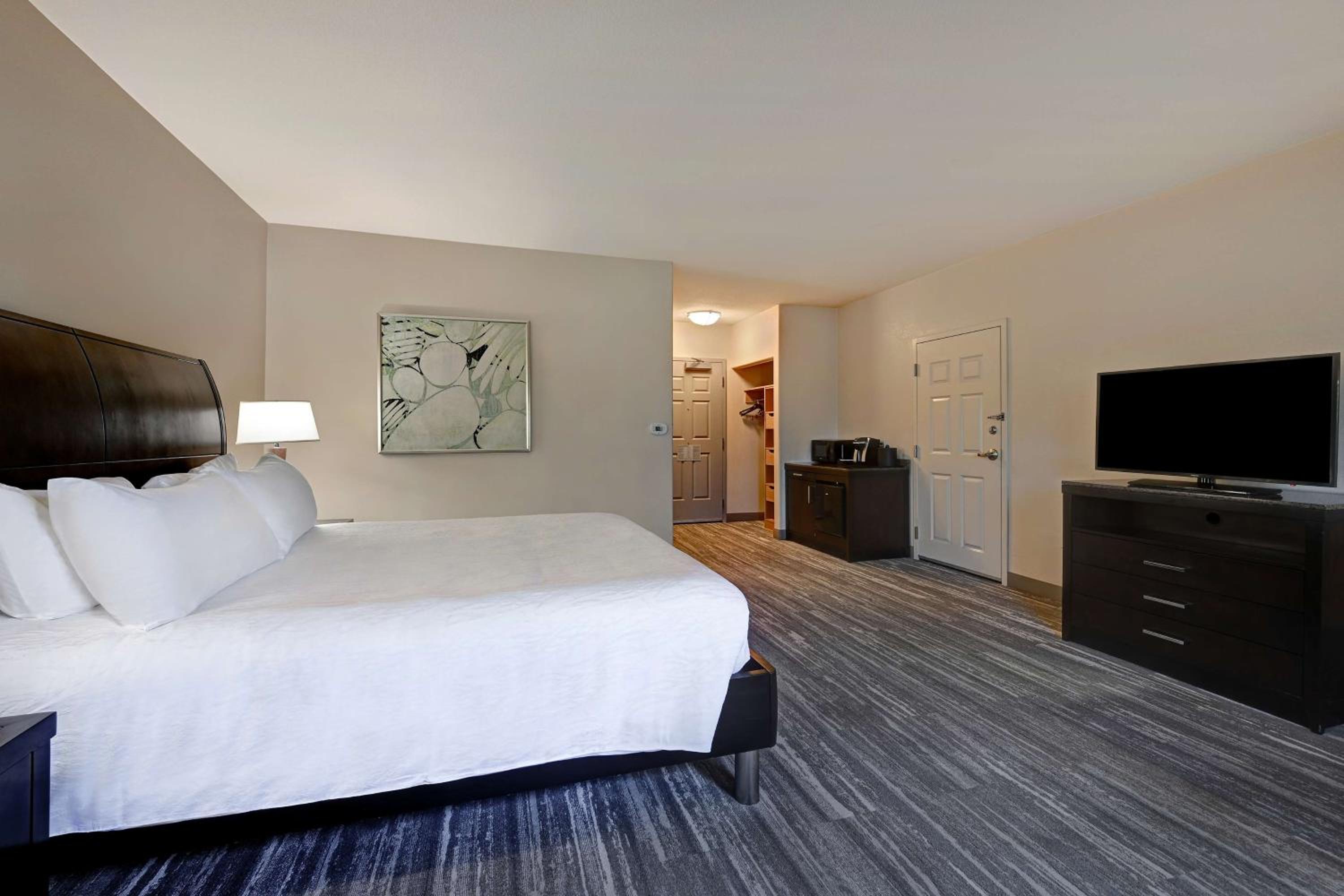 King Room with Roll-In Shower - Mobility/Hearing Accessible photo 2