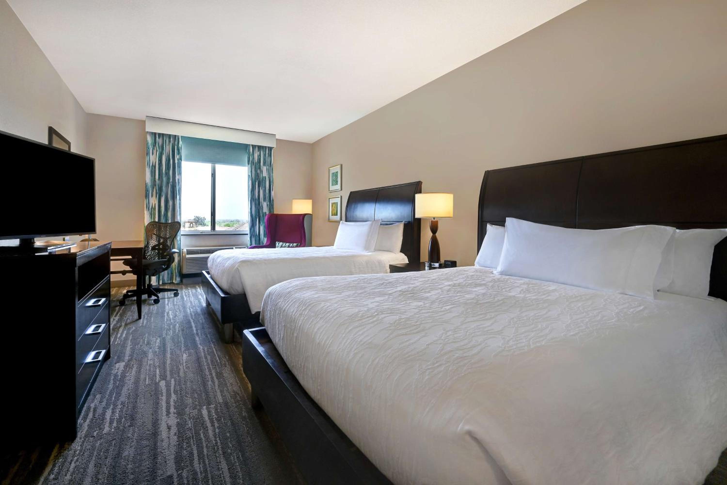 Queen Room with Two Queen Beds photo 3