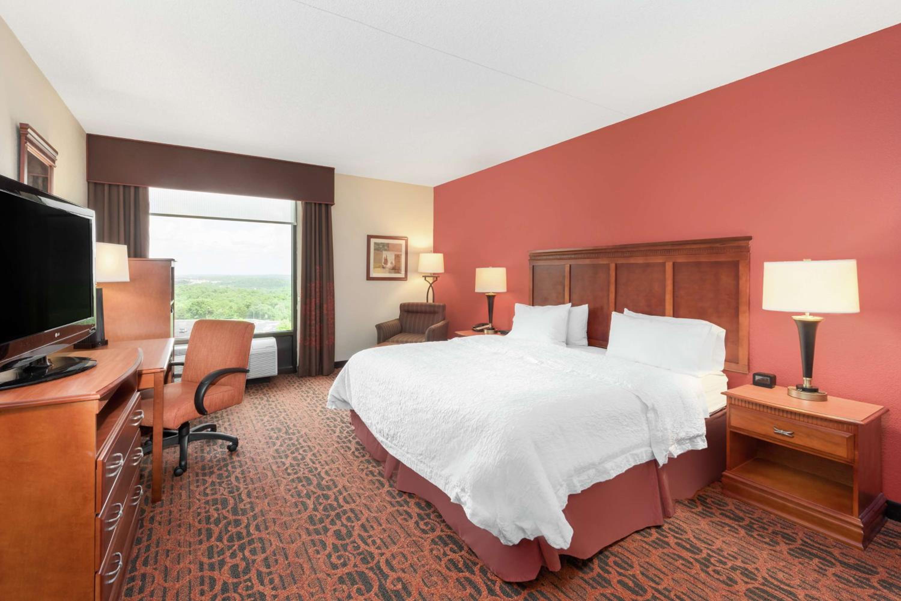 King Room with King Bed - Non-Smoking photo 1