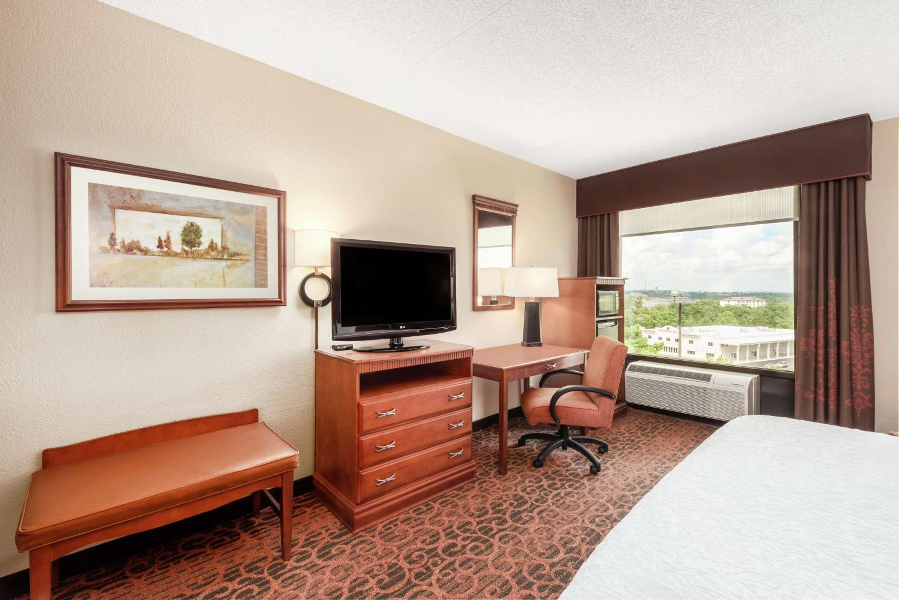 King Room with King Bed - Non-Smoking photo 2