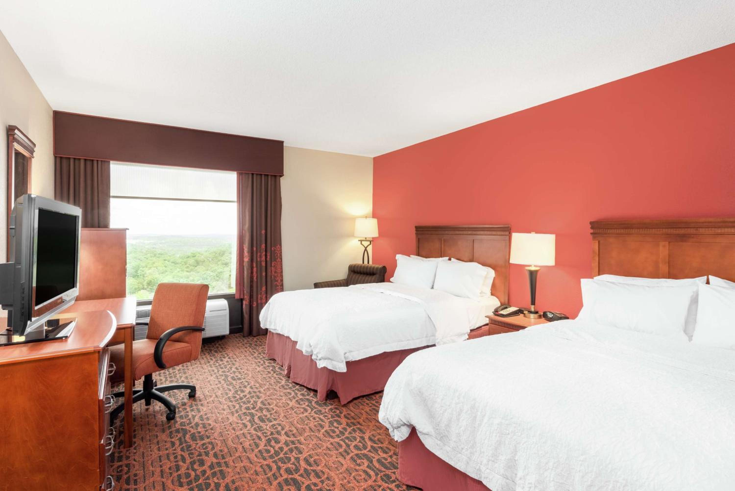 Room with Two Queen Beds - Non-Smoking photo 2