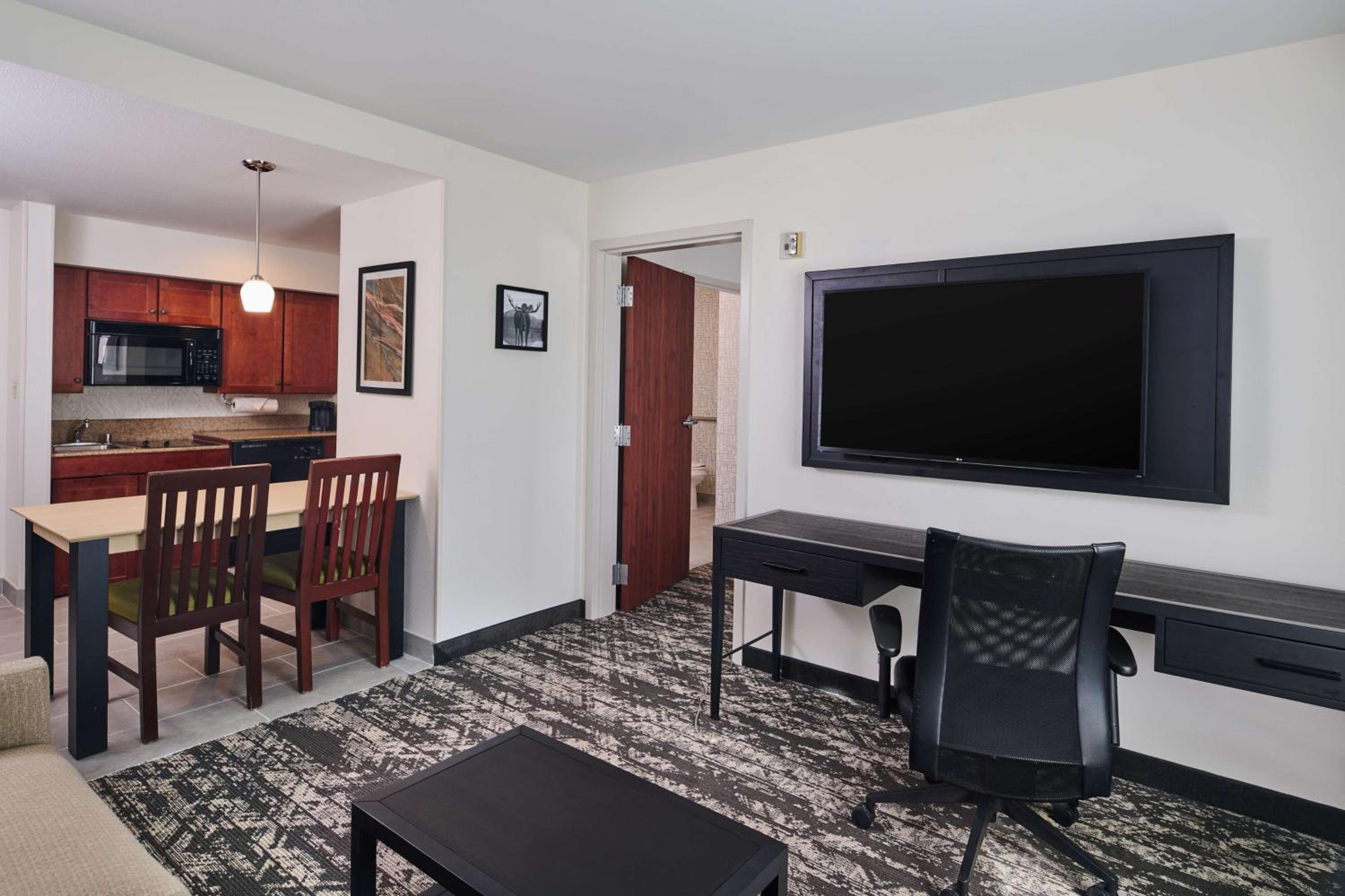 King Suite - Mobility Access/Non-Smoking - Photo 3