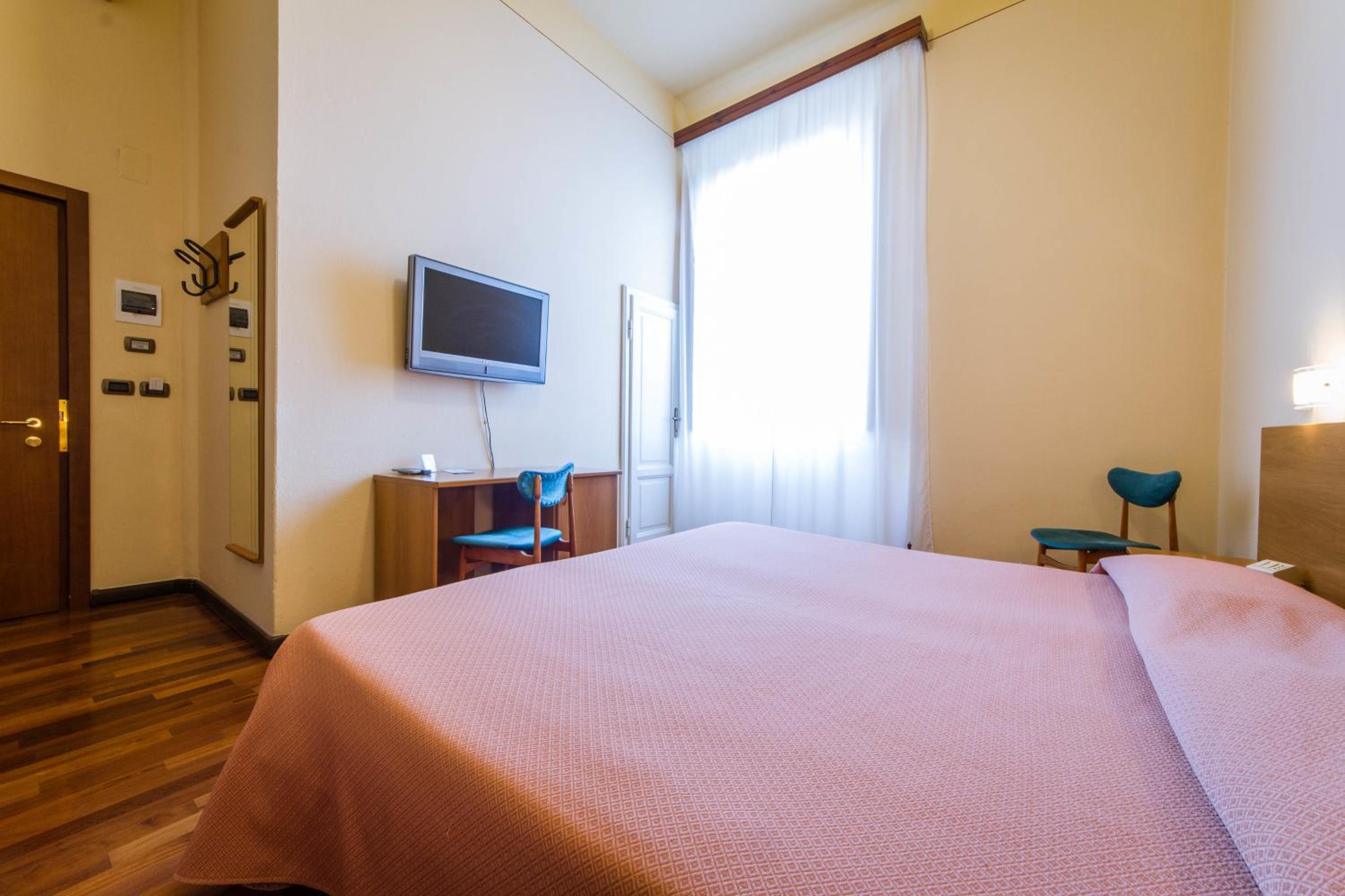 Classic Double or Twin Room photo 3