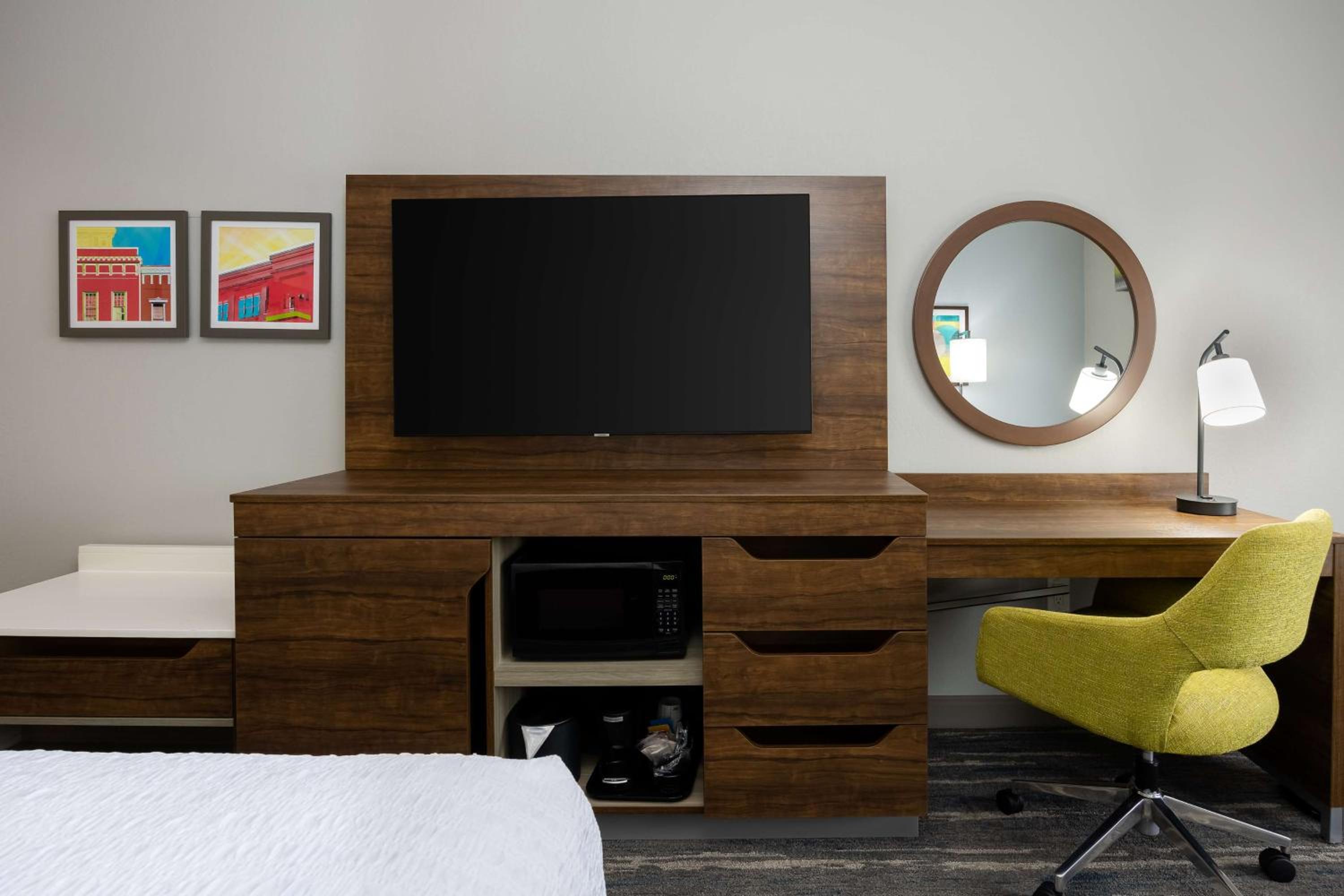 King Room with Sofa Bed and Study - Non-Smoking