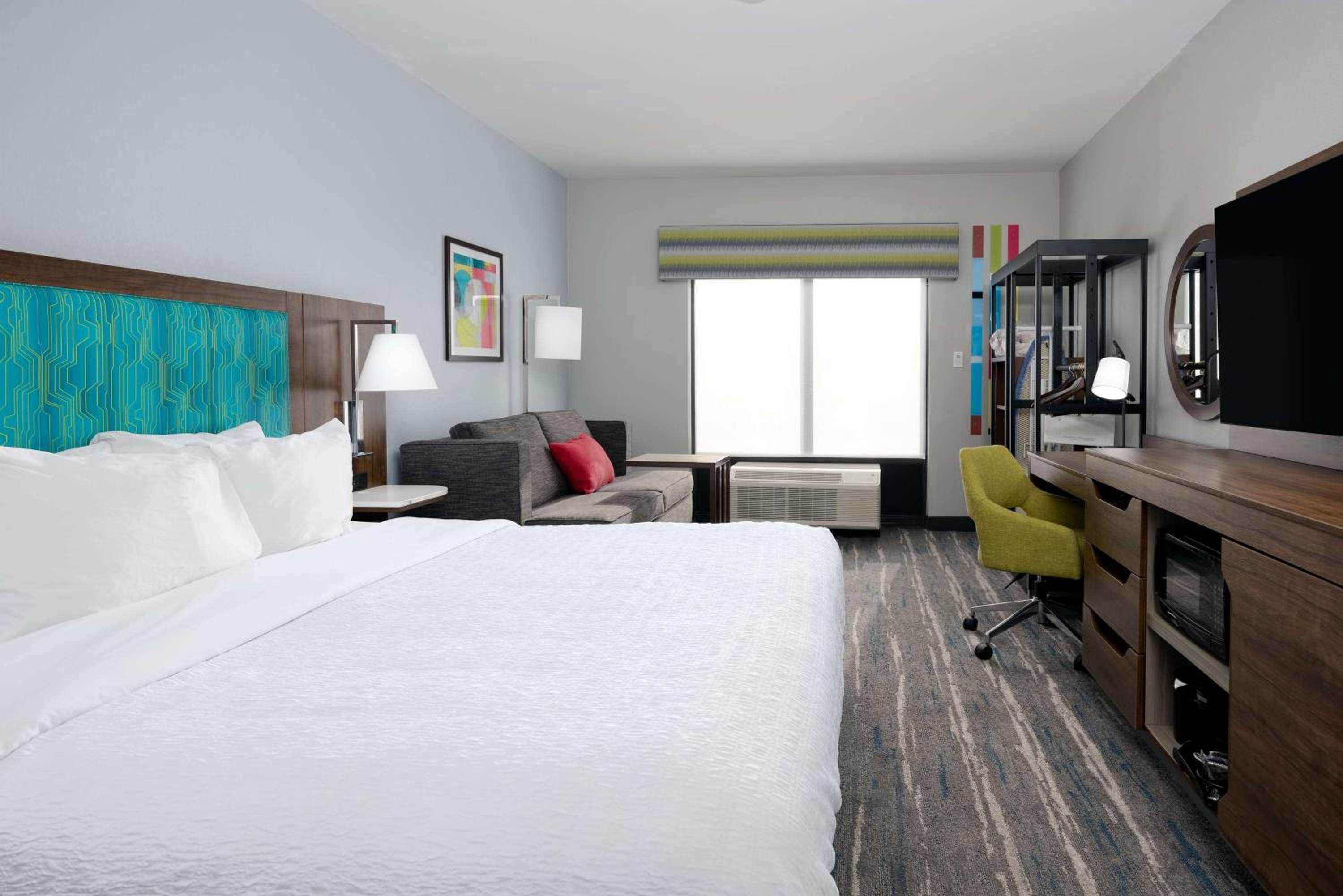 King Room with Accessible Tub - Mobility and Hearing Access/Non-Smoking
