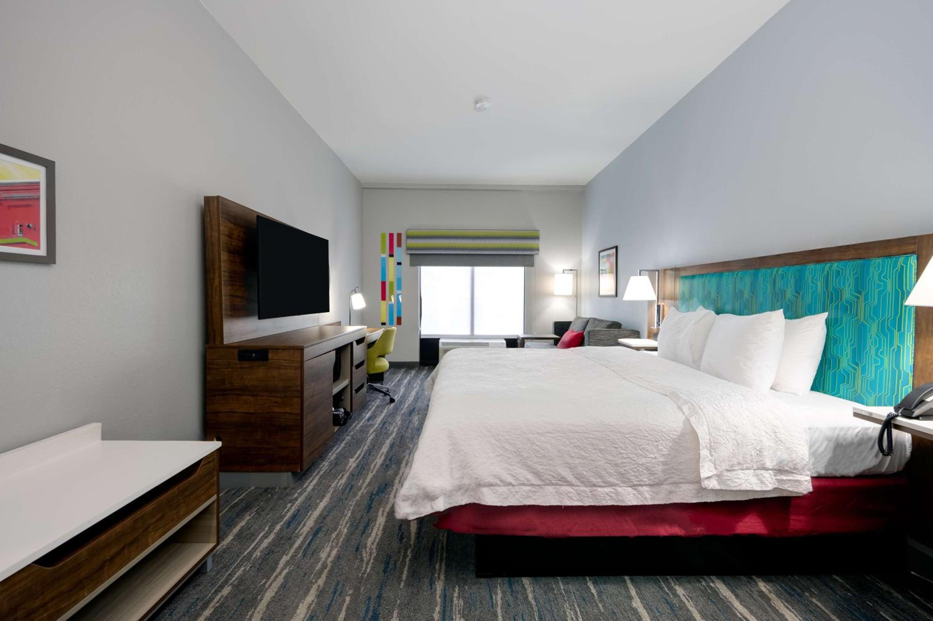 King Room with Sofa Bed - Hearing Accessible/Non-Smoking