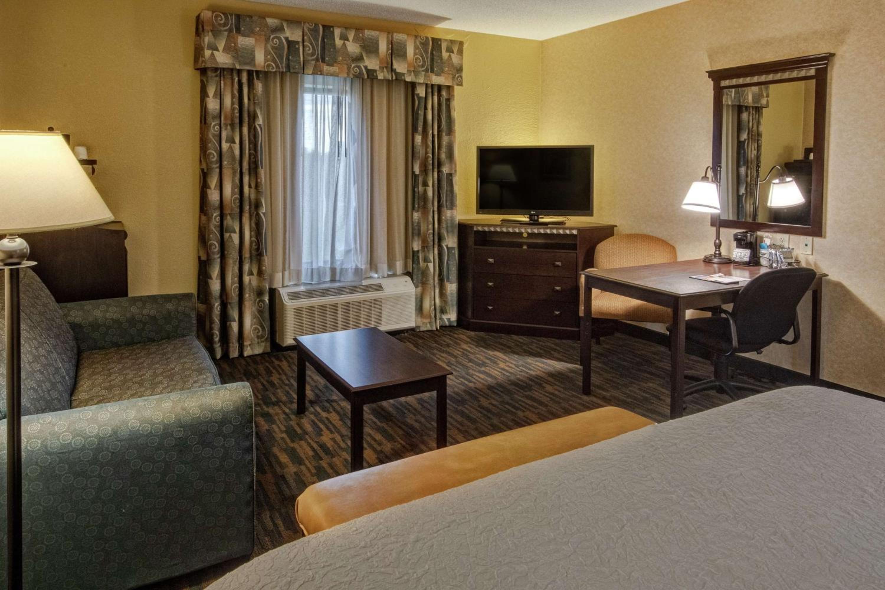 King Room with Sofa Bed and Study - Non-Smoking - Photo 2