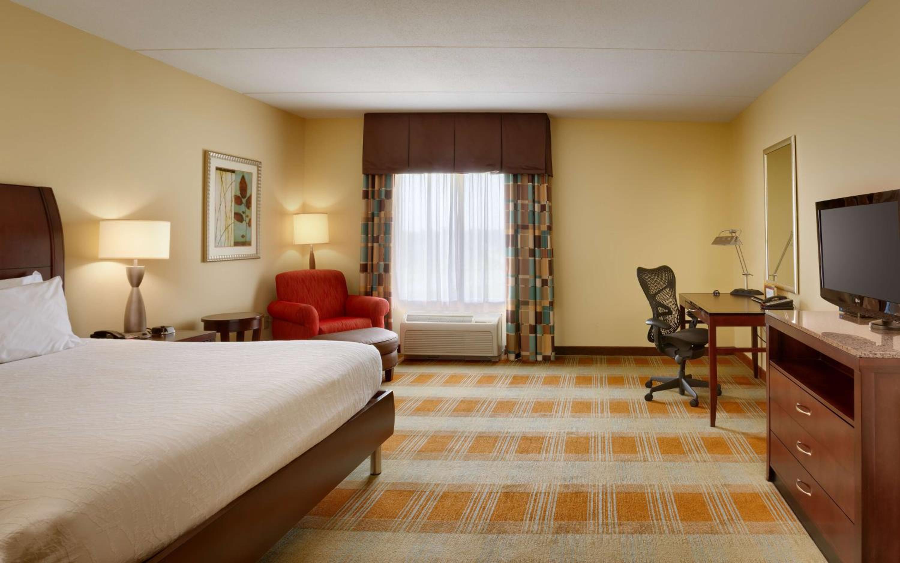 Deluxe King Room - Photo 2