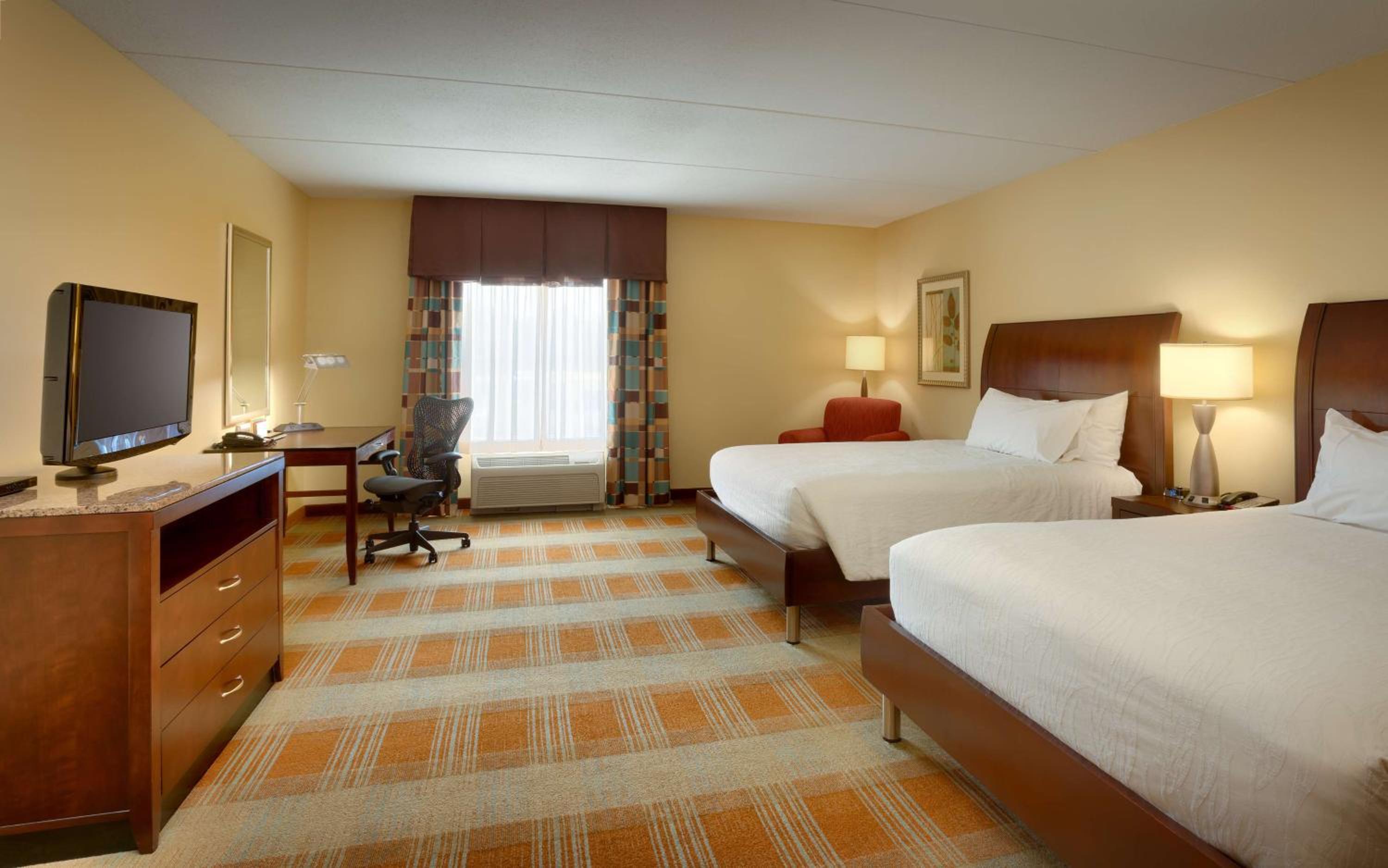 Deluxe Queen Room with Two Queen Beds photo 2