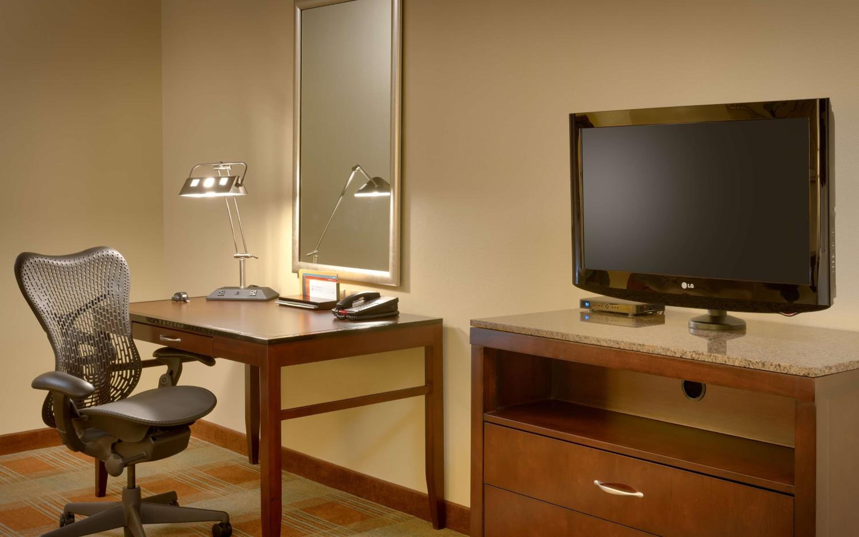 Deluxe King Room - Photo 3