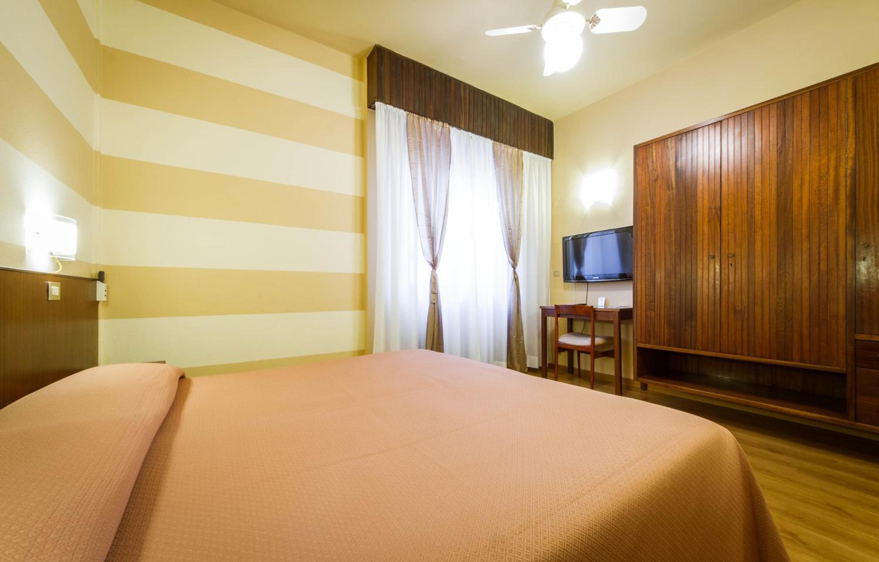 Standard Double or Twin Room photo 1