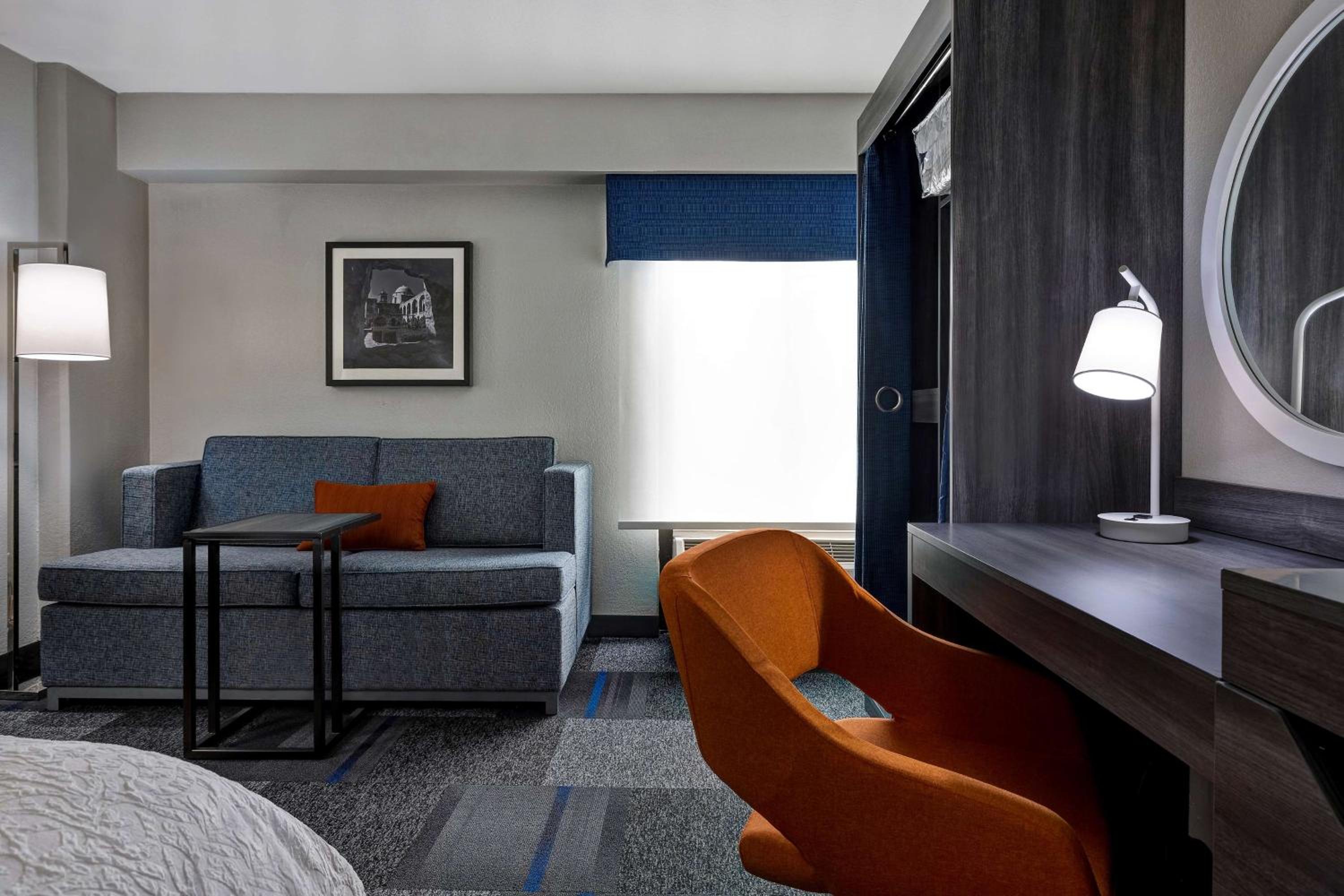 King Room with Sofa Bed - Non-Smoking - Photo 1
