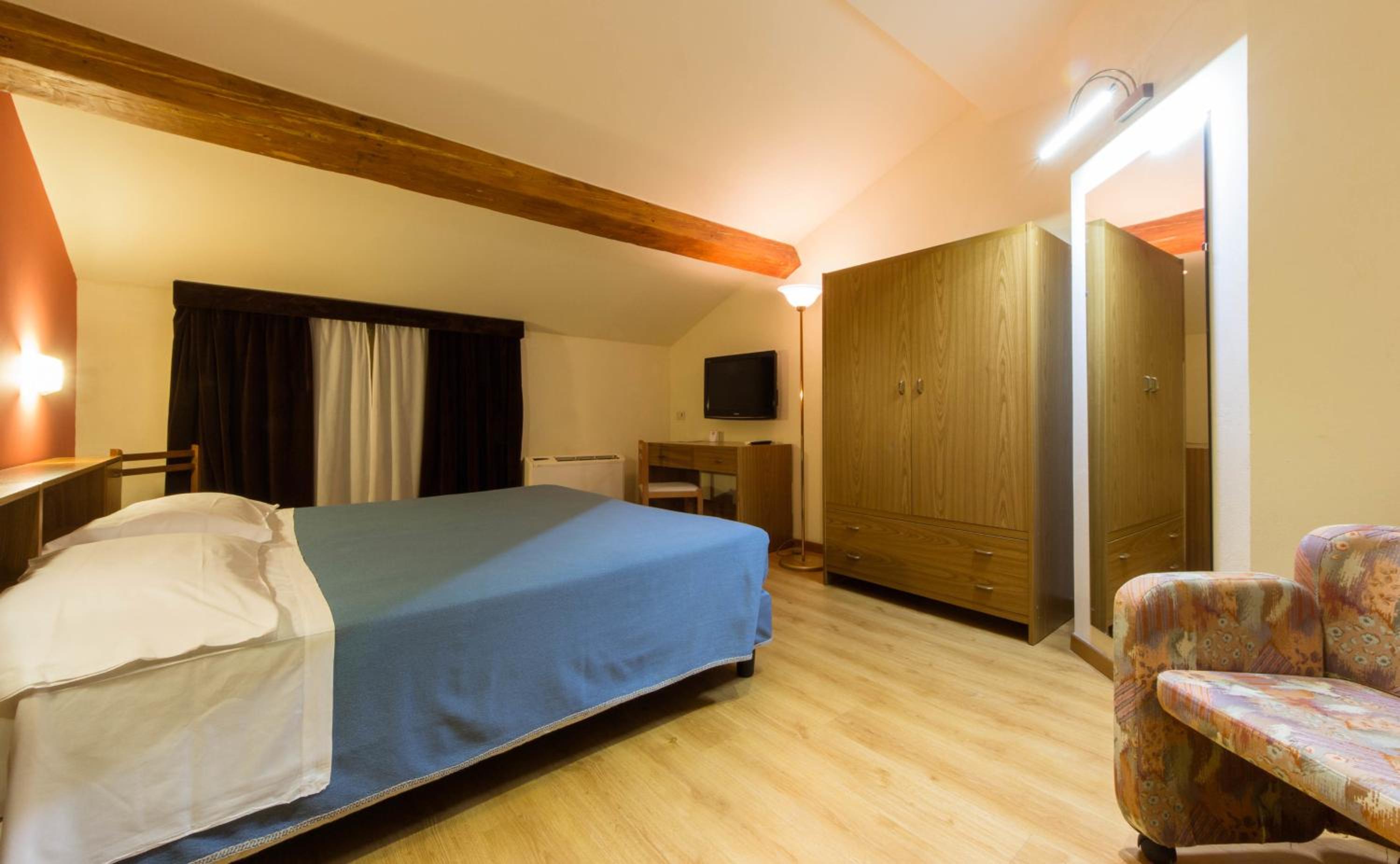 Standard Double or Twin Room photo 2