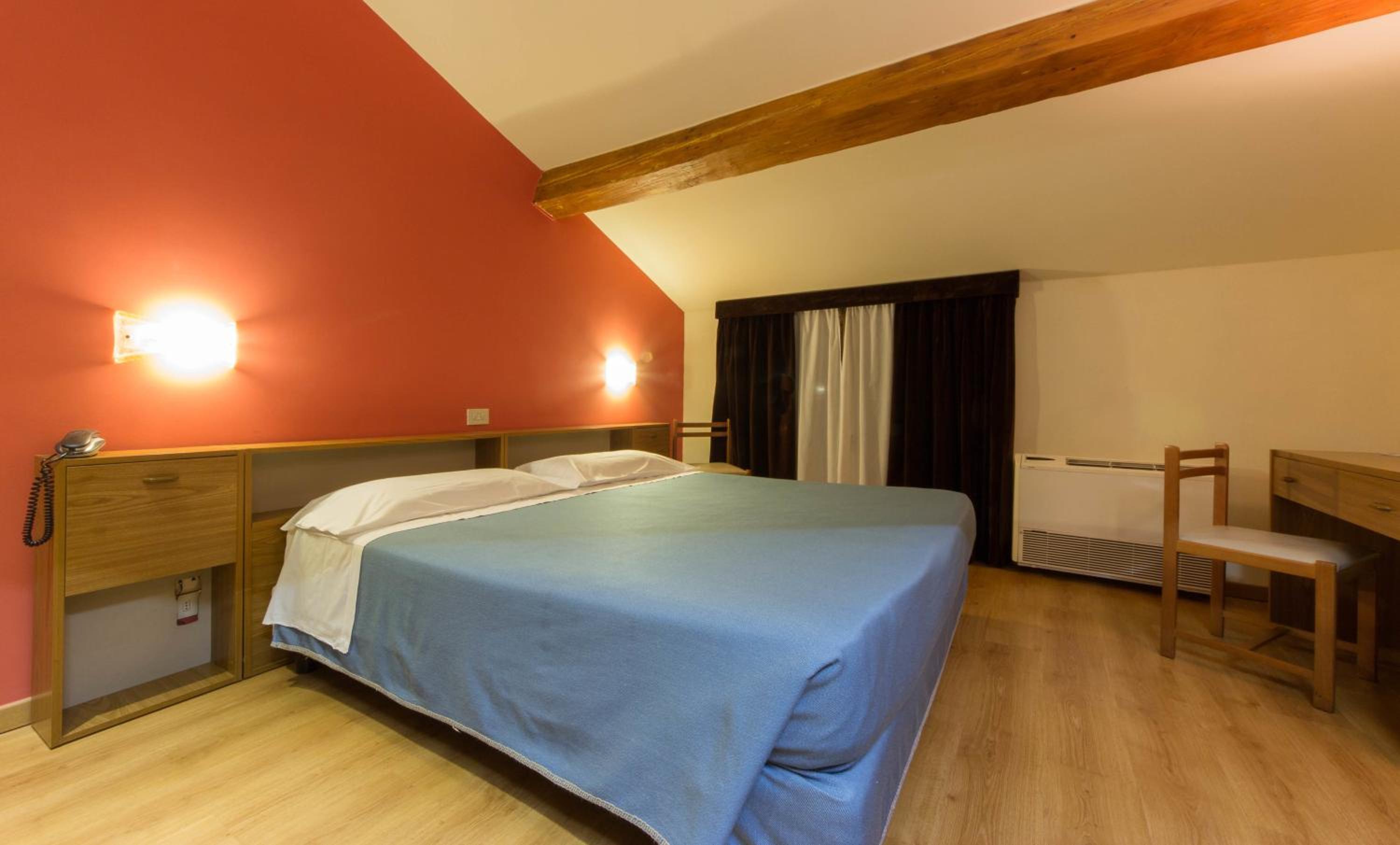 Standard Double or Twin Room photo 3