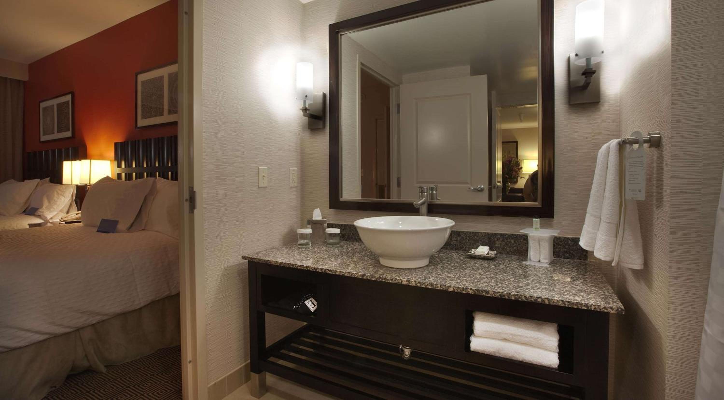 Suite with Two Queen Beds - Non-Smoking - Photo 4