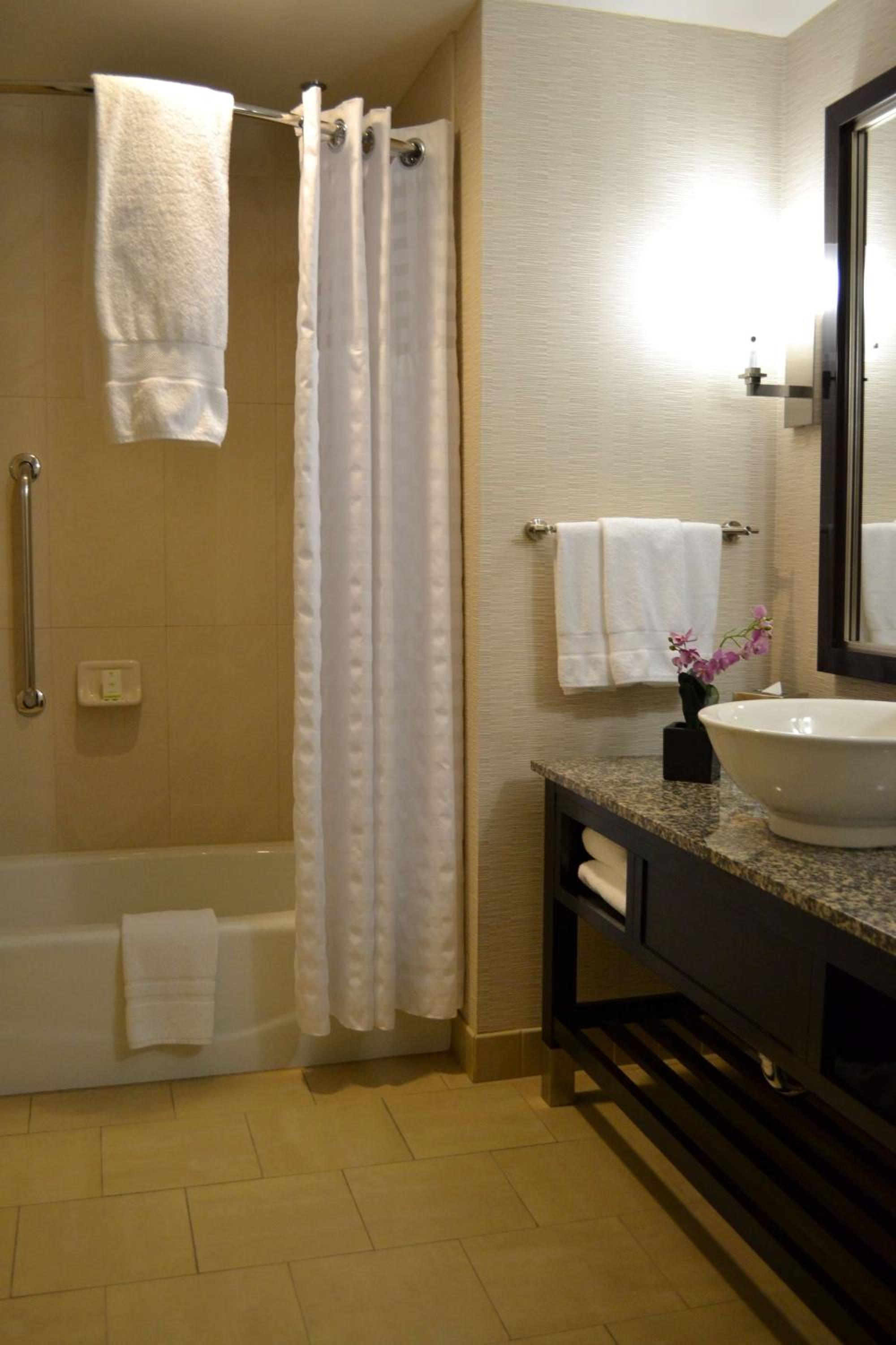 Suite with Two Queen Beds - Non-Smoking - Photo 3
