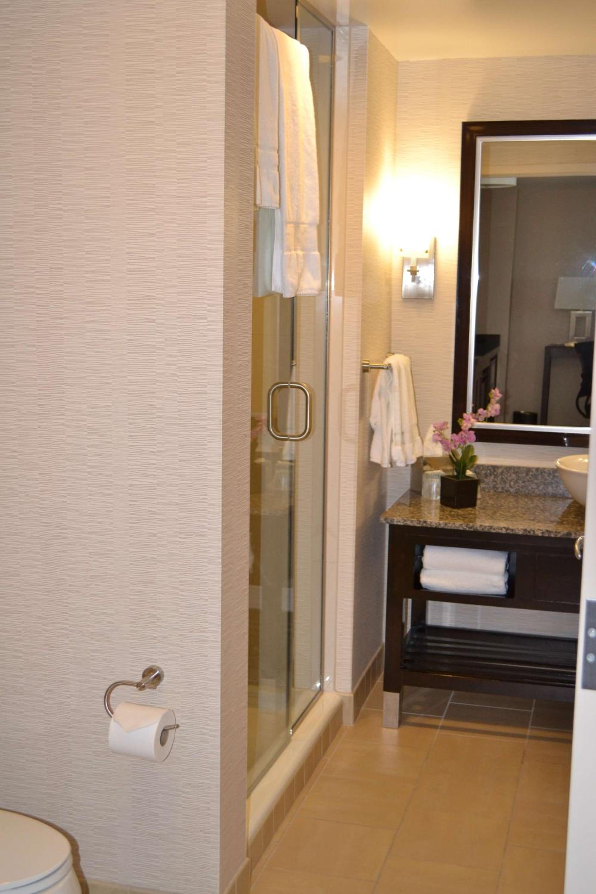 Two-Room King Suite - Non-Smoking - Photo 2