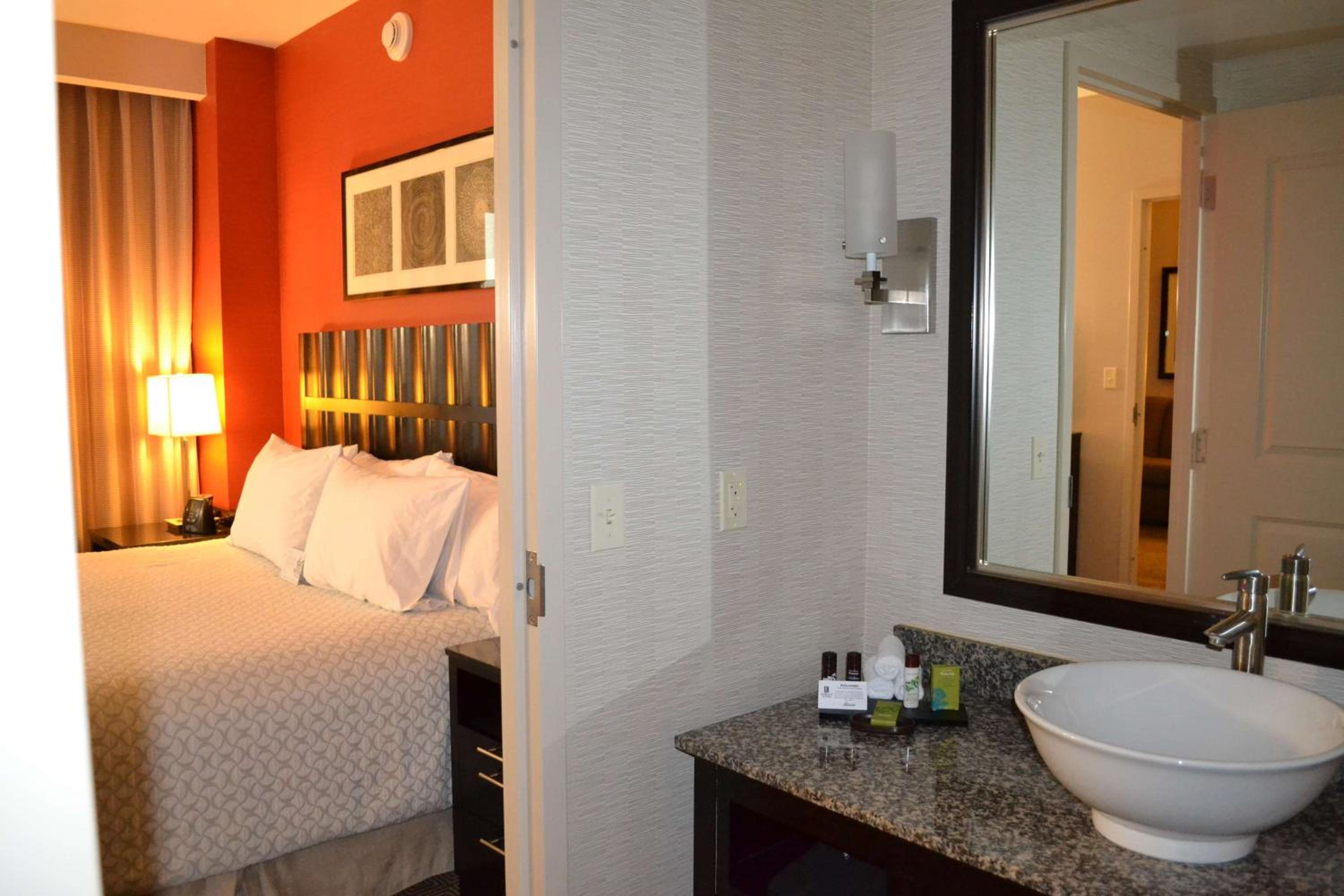 Two-Room King Suite - Non-Smoking - Photo 3