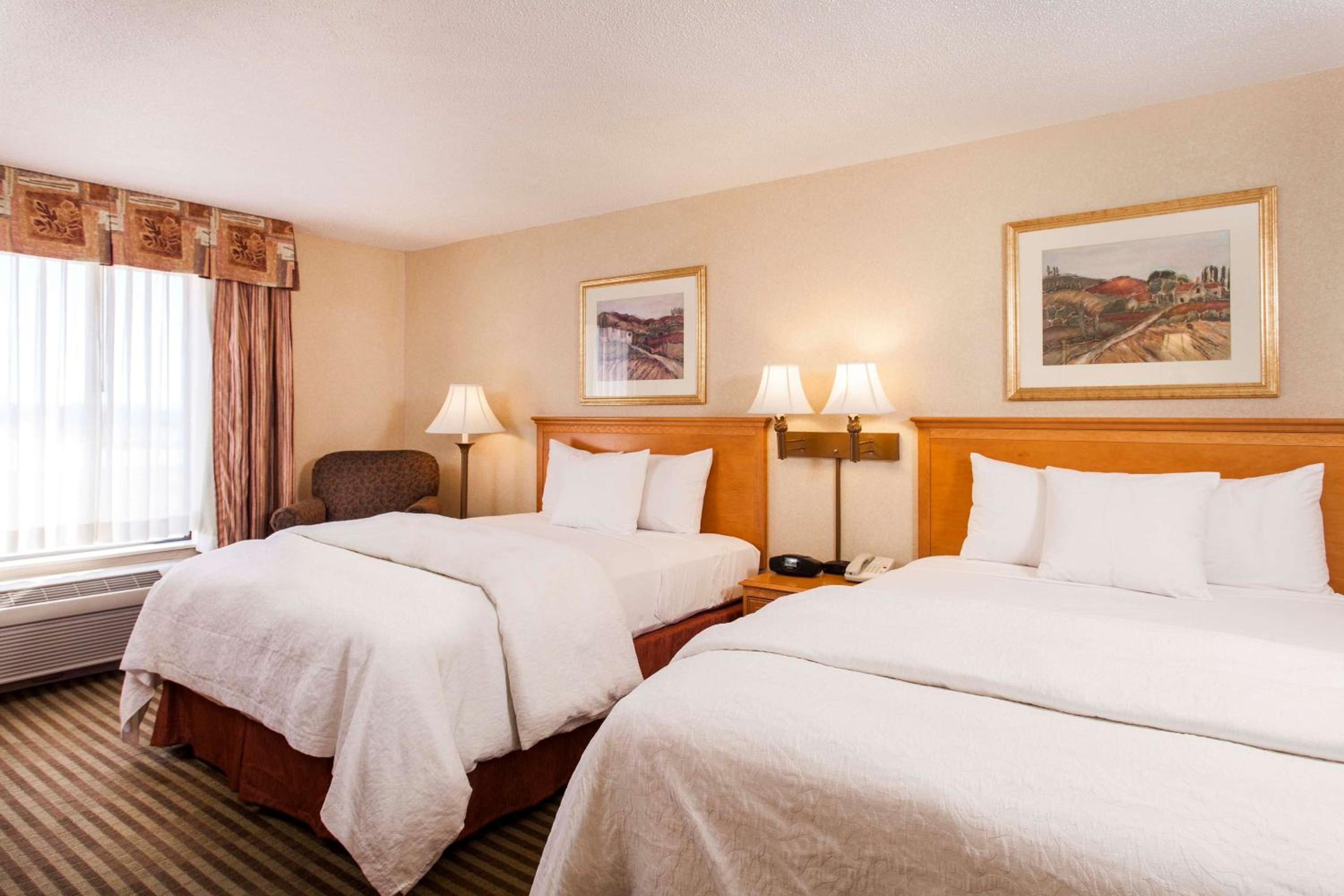 Room with Two Queen Beds - Non-Smoking - Photo 1