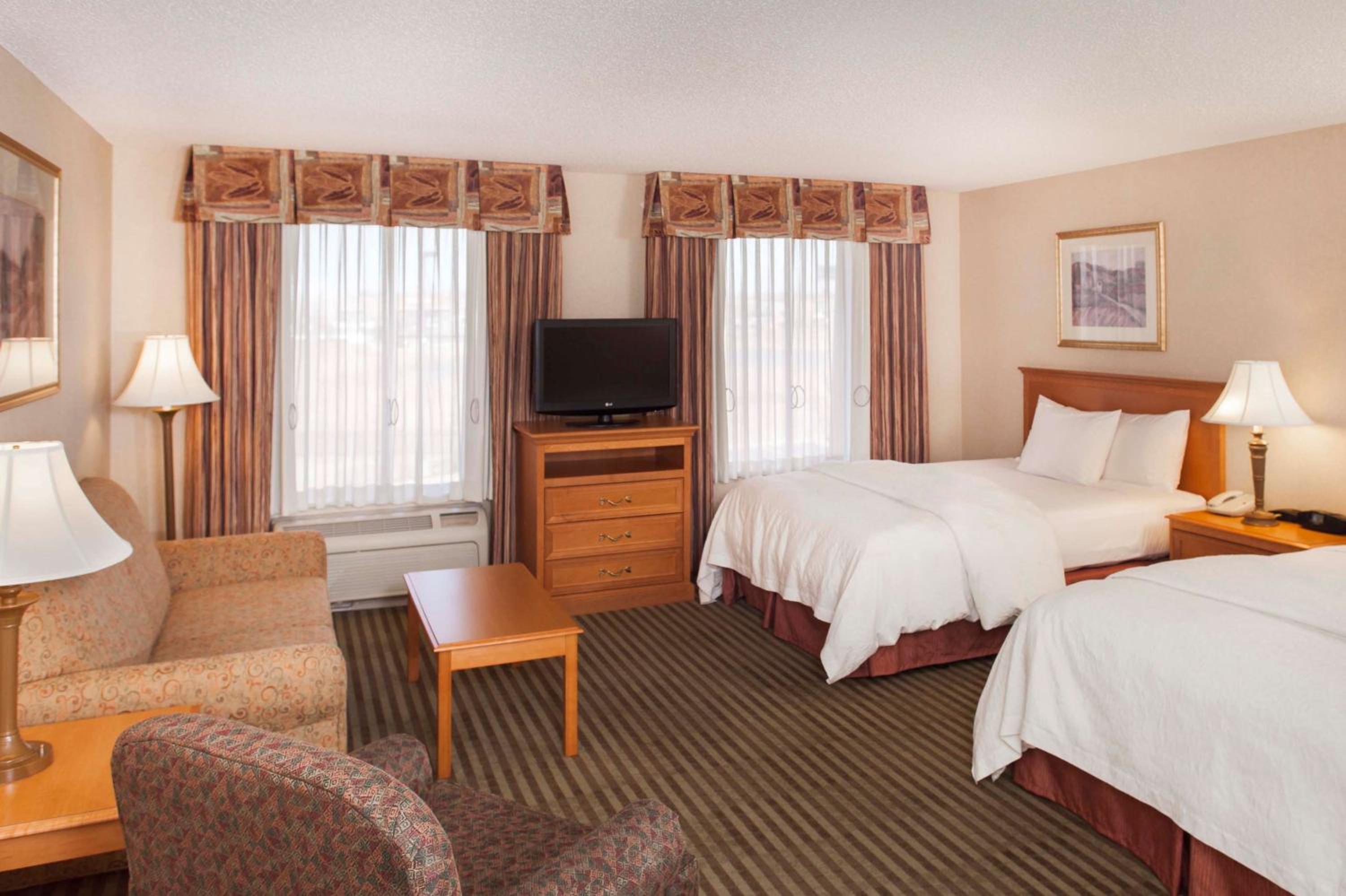 Queen Studio Suite with Two Queen Beds - Non-Smoking - Photo 1