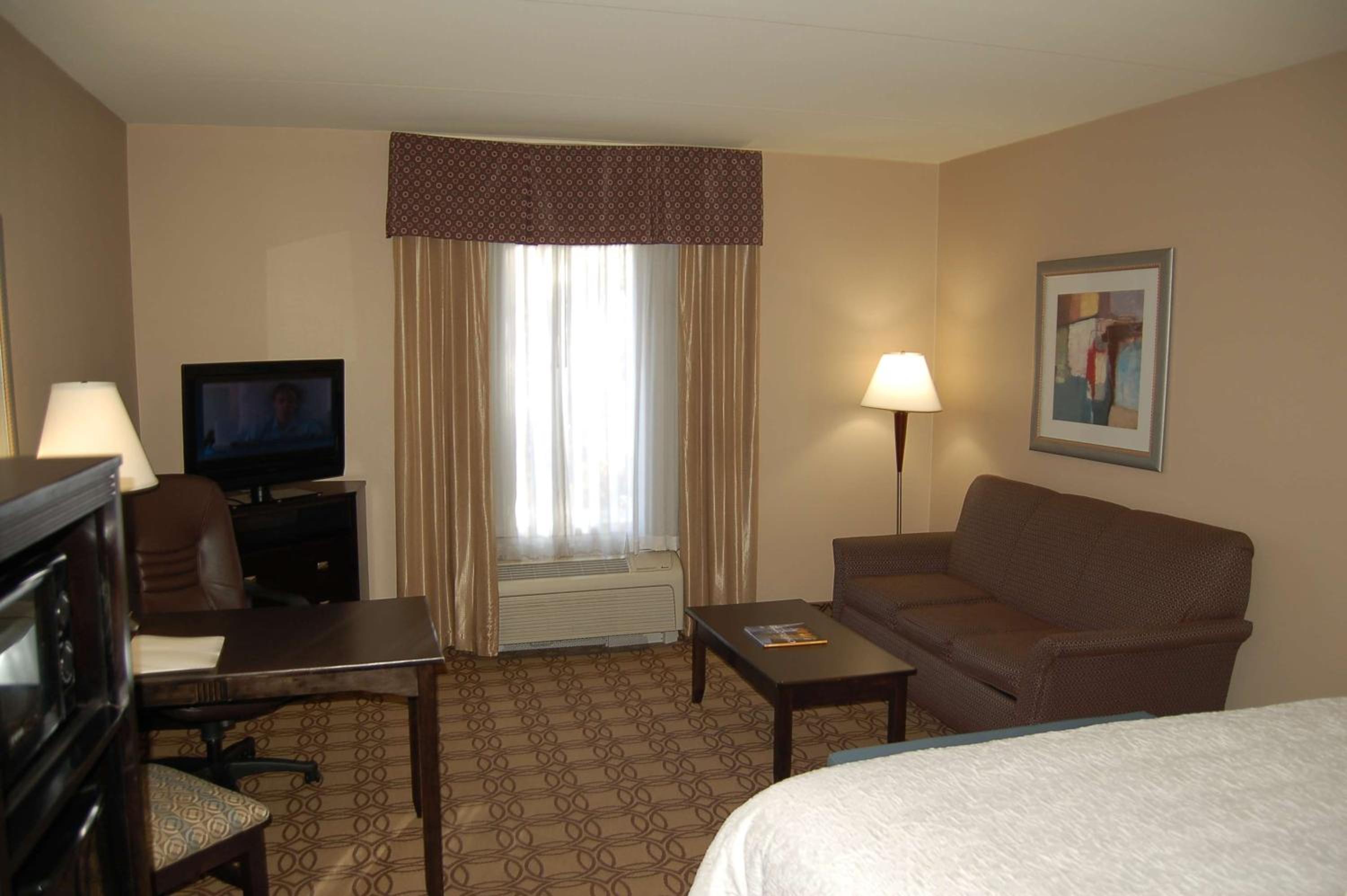 King Room with Sofa Bed and Study - Non-Smoking - Photo 2
