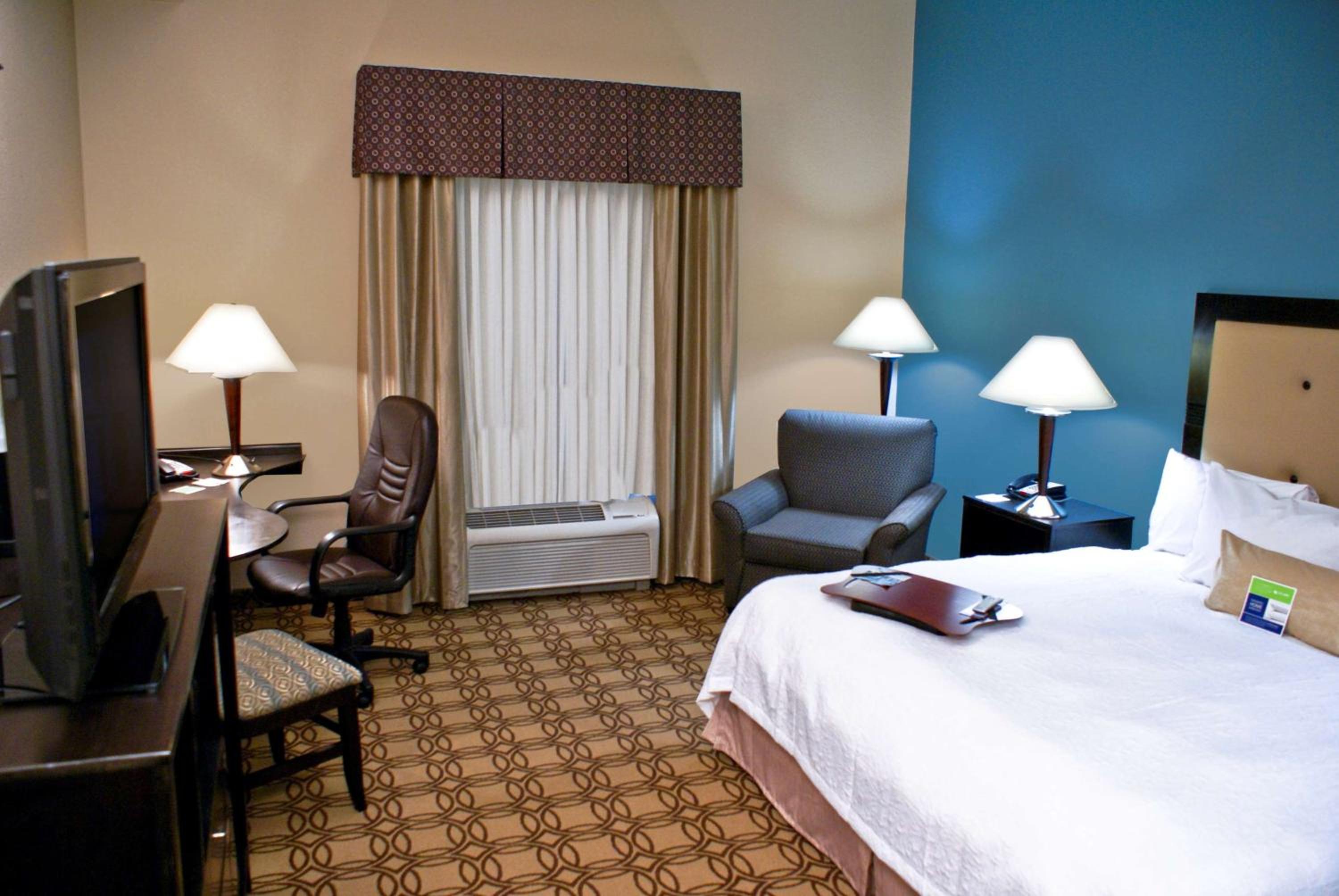 King Room with Accessible Tub - Mobility and Hearing Access/Non-Smoking - Photo 6