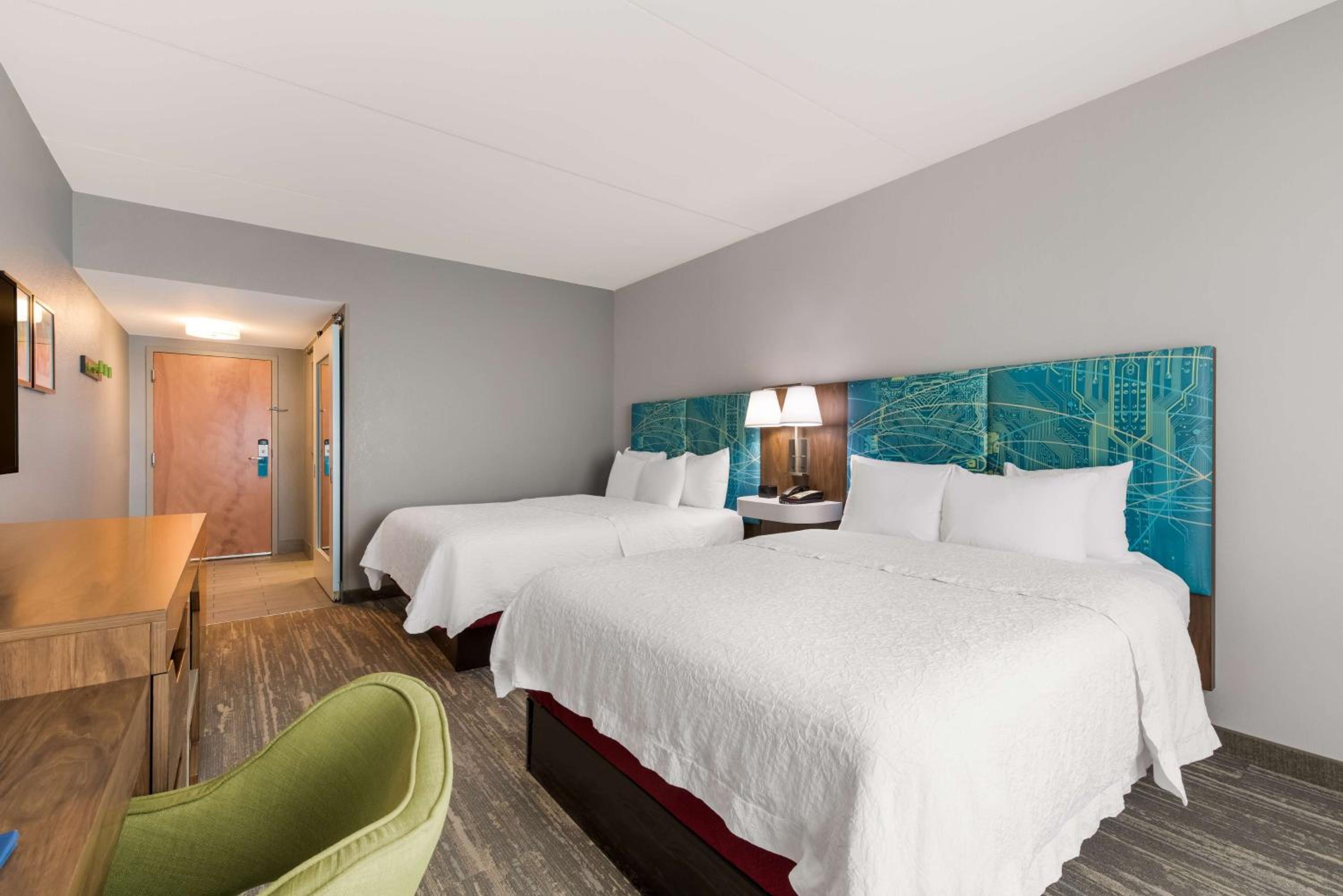 Room with Two Queen Beds - Non-Smoking - Photo 3