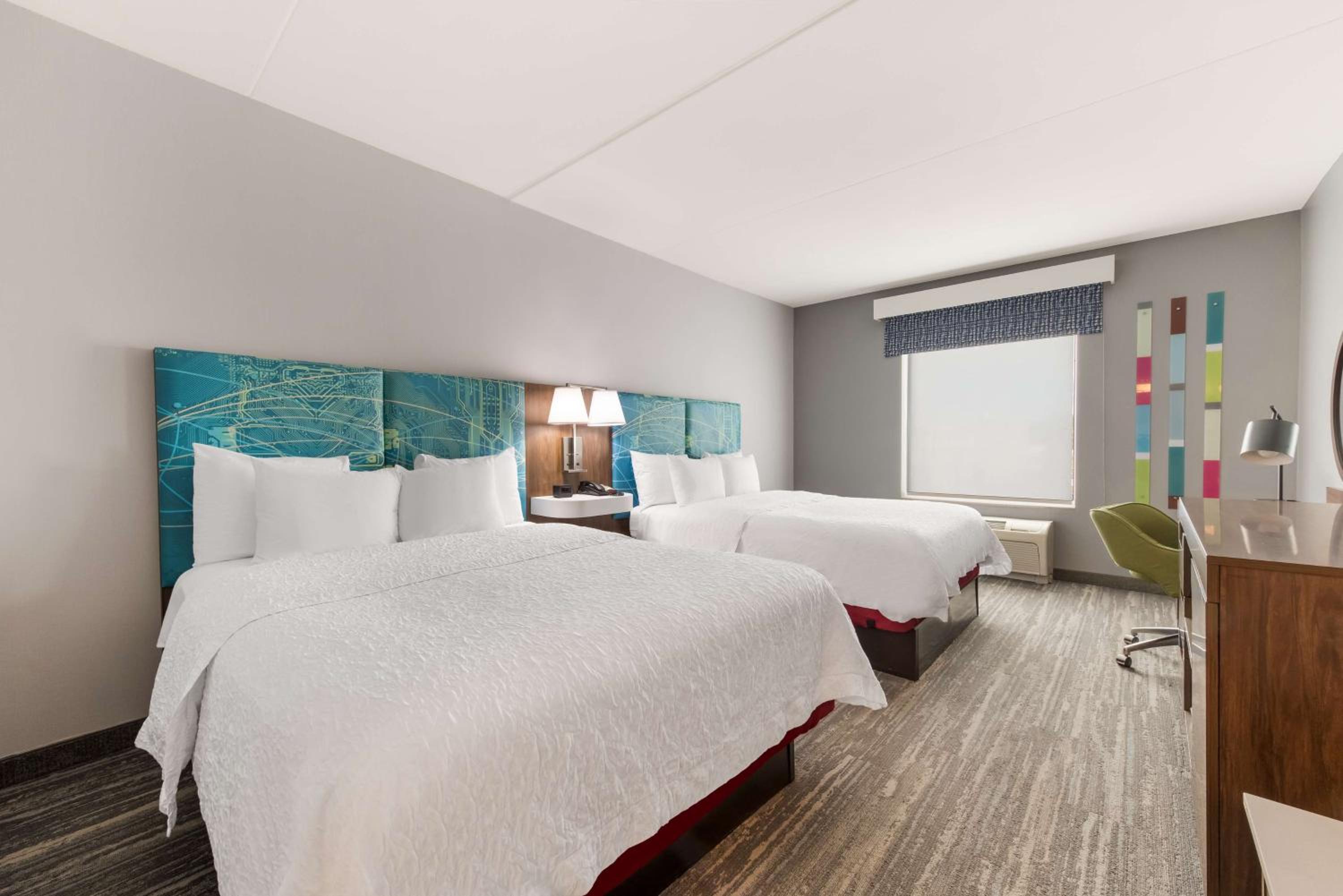 Room with Two Queen Beds - Non-Smoking - Photo 4