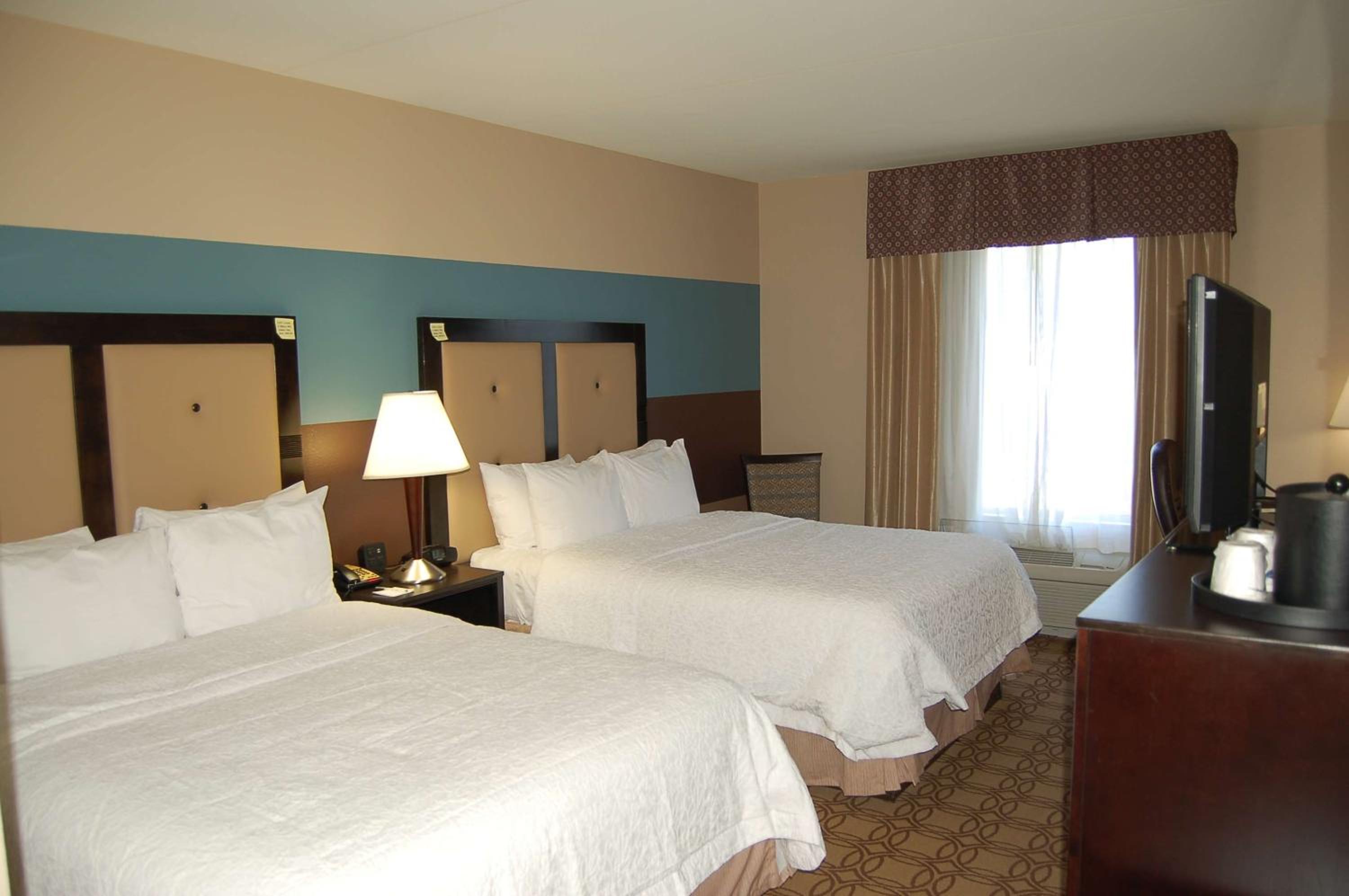 Room with Two Queen Beds - Non-Smoking - Photo 5